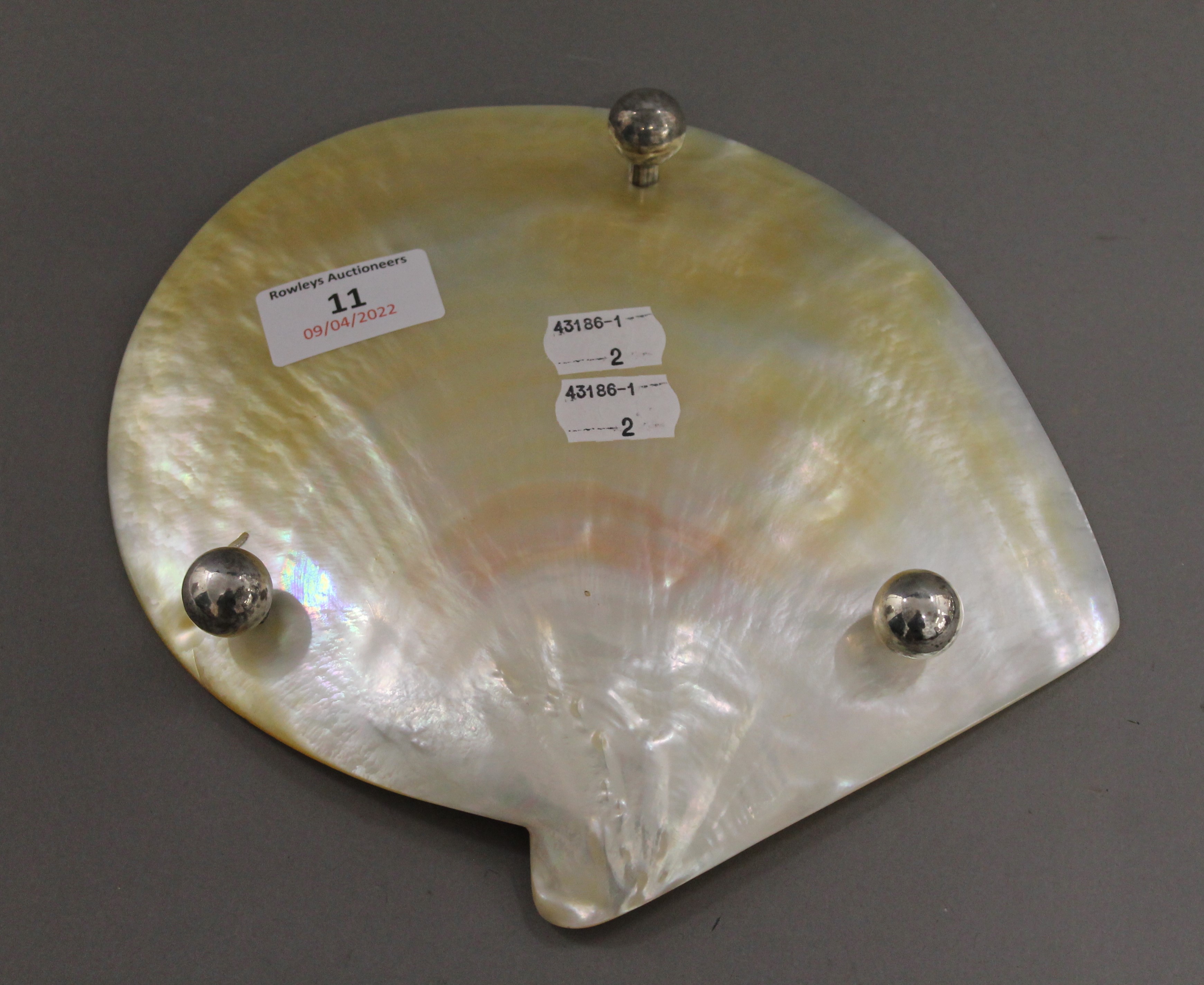 A Chinese unmarked silver mounted mother-of-pearl shell dish. 22 cm wide. - Image 3 of 3