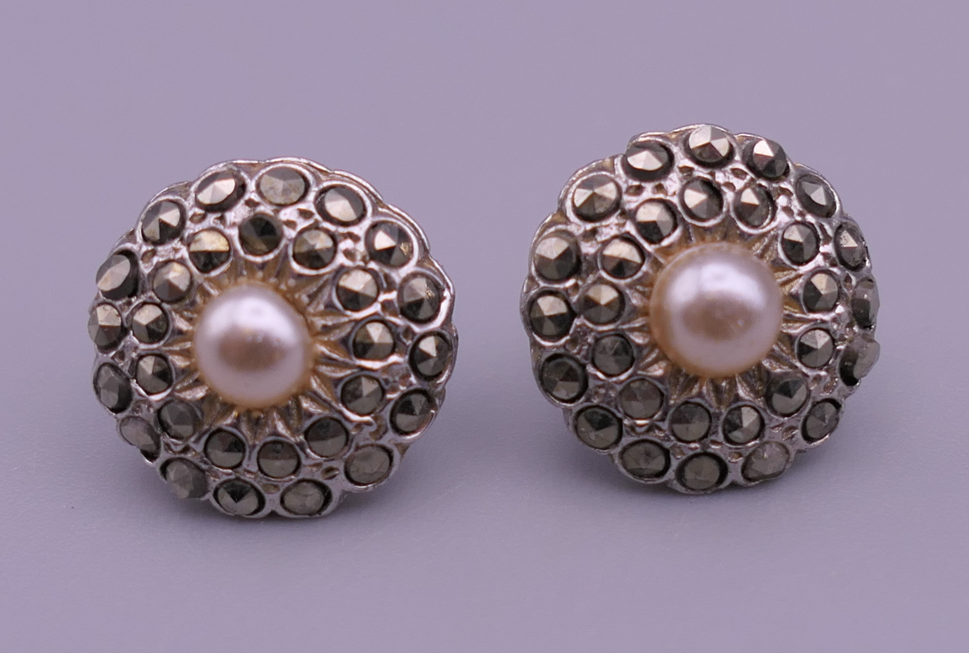 Three pairs of earrings. Cameo earrings 1 cm high. - Image 6 of 7