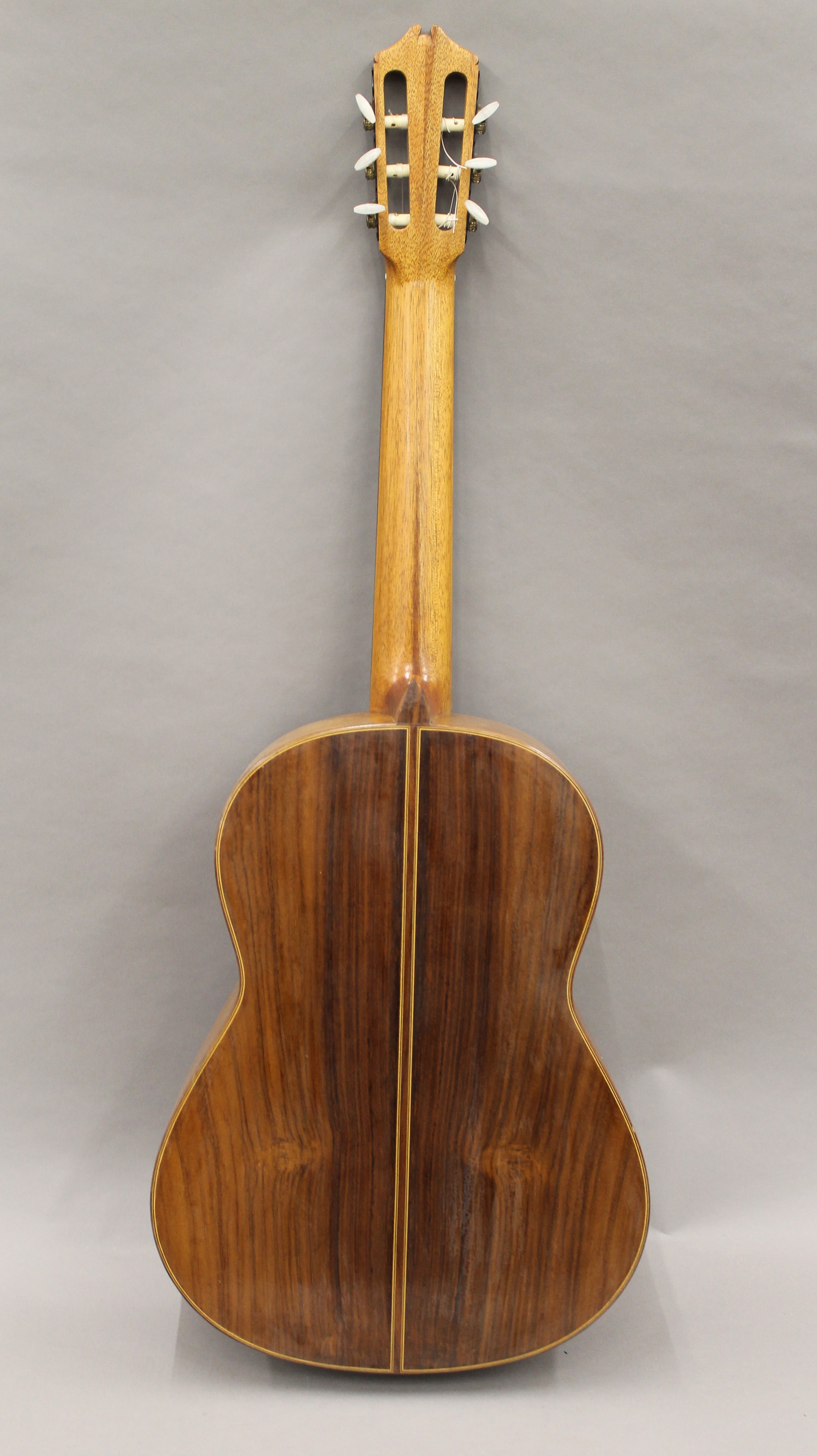 A Stuart Keen classical guitar. 99 cm high. - Image 5 of 25