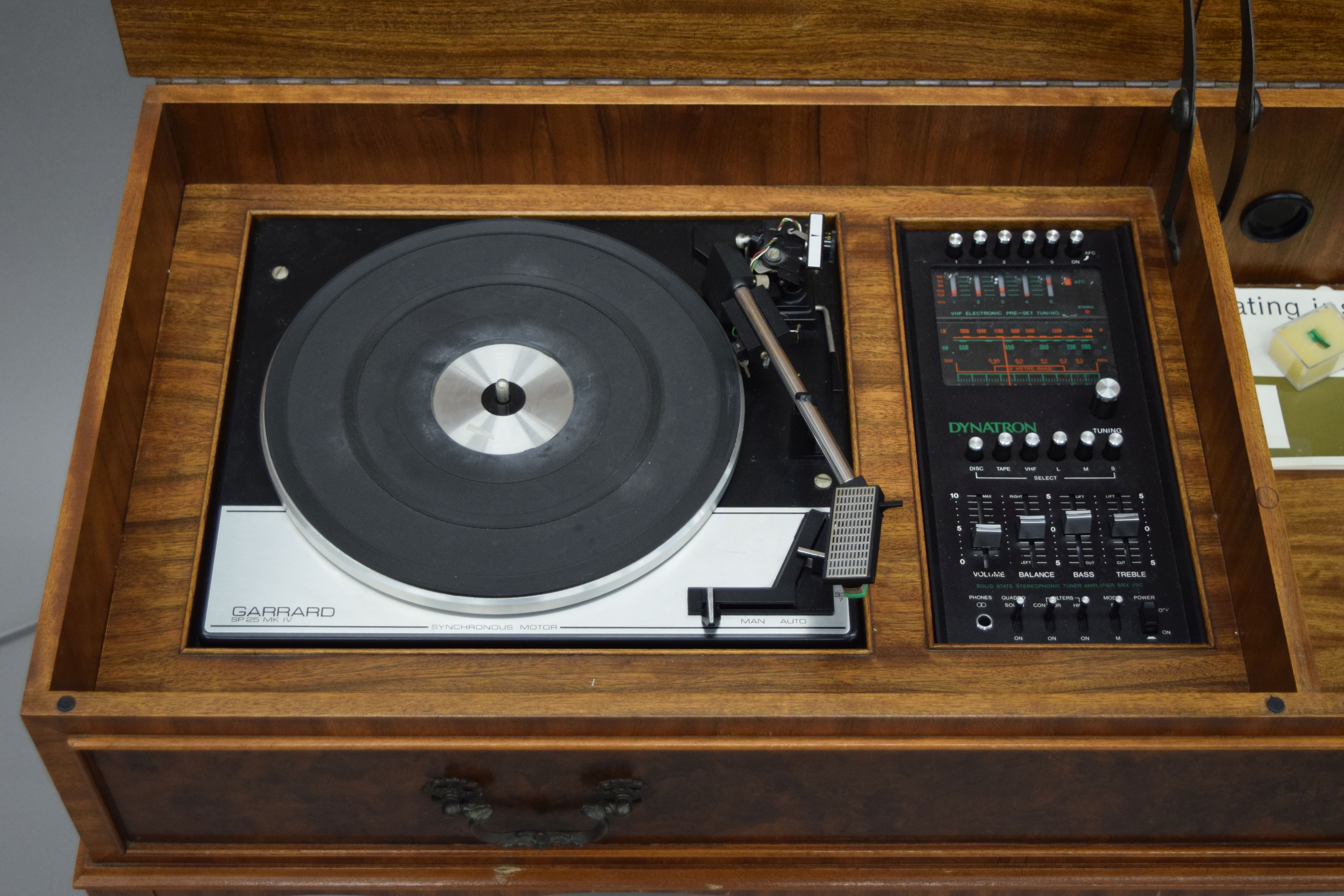 A vintage HI-FI unit and speakers. The former 96 cm wide. - Image 4 of 15