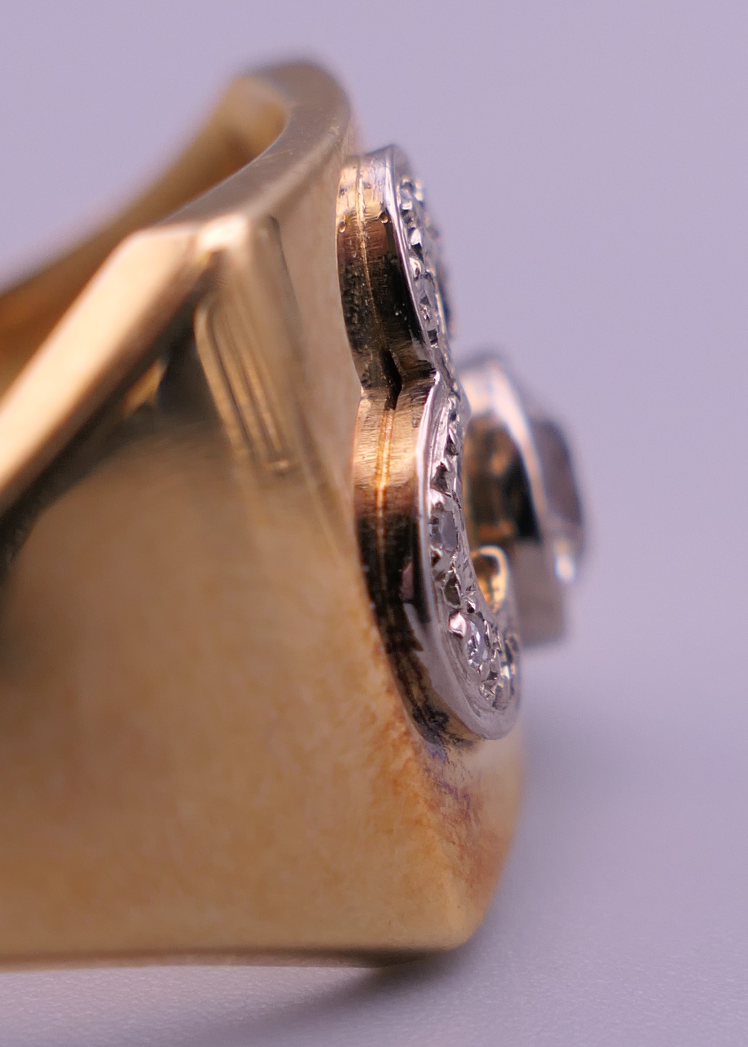 An 18 ct gold gentleman's diamond set ring. Ring size X/Y. 17.7 grammes total weight. - Image 8 of 8