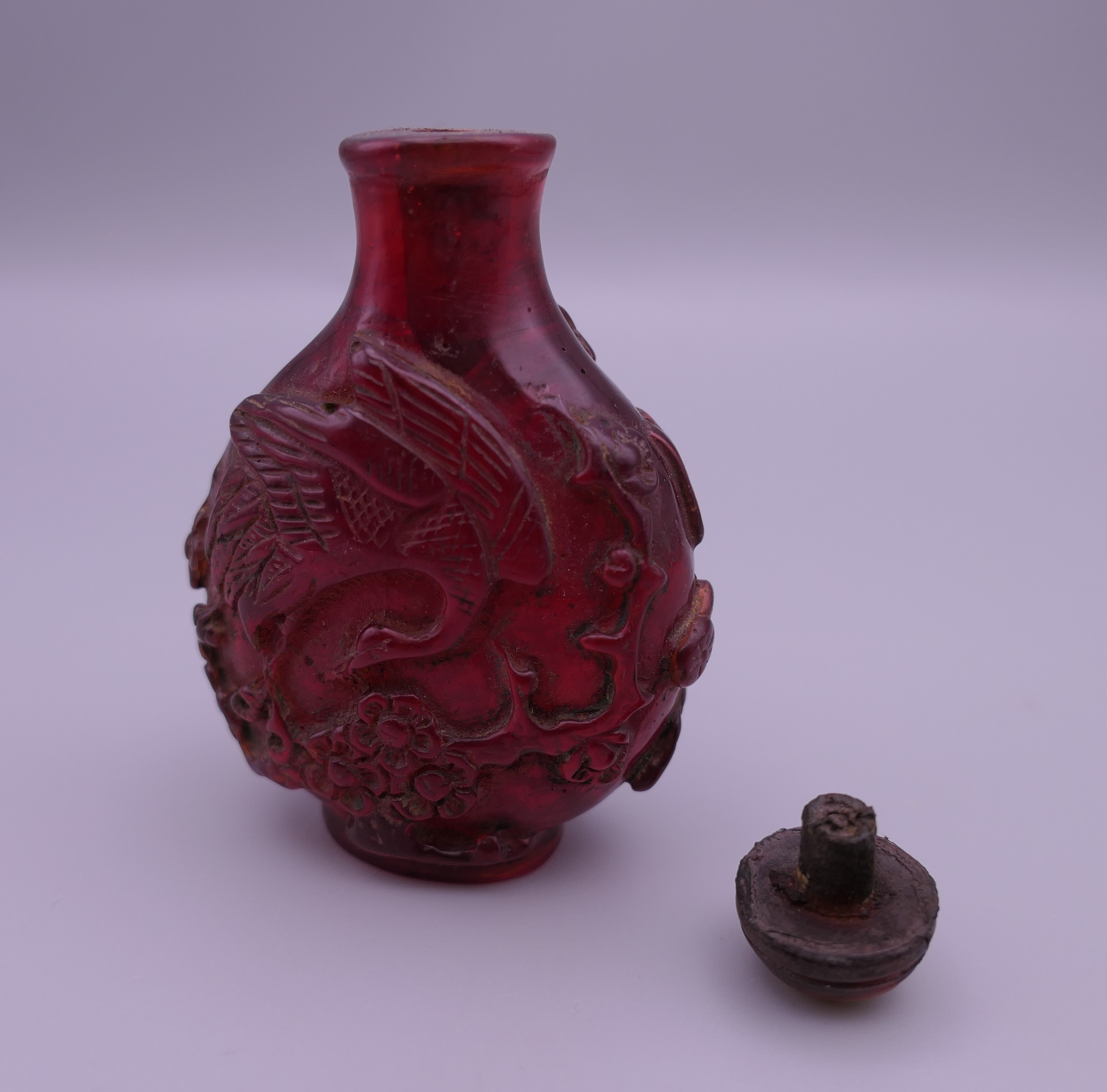 A Chinese snuff bottle. 7.5 cm high. - Image 4 of 5