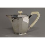 An Art Deco silver teapot. 16.5 cm high. 638.9 grammes total weight.