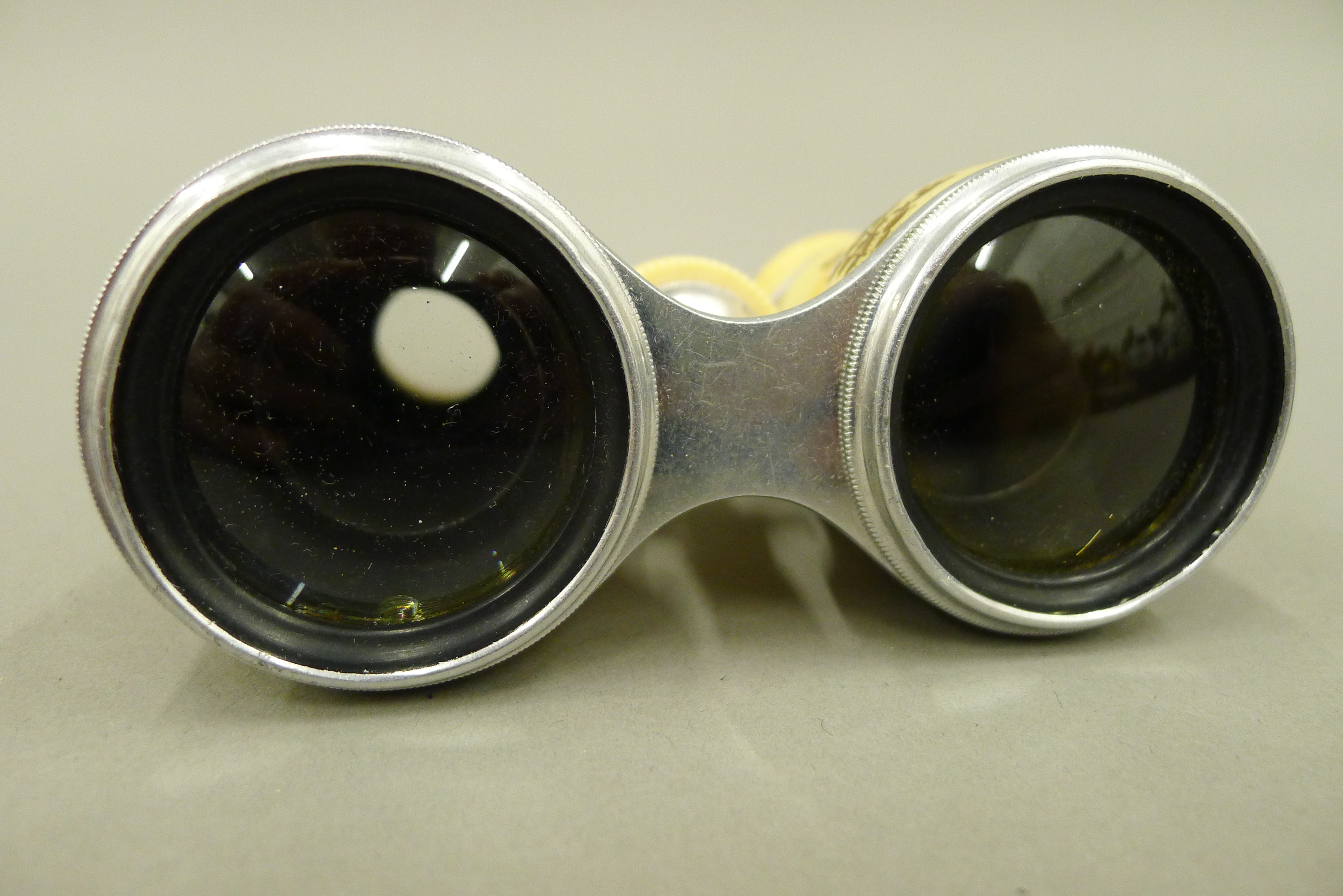 A cased pair of Victorian shibayama opera glasses. - Image 11 of 34