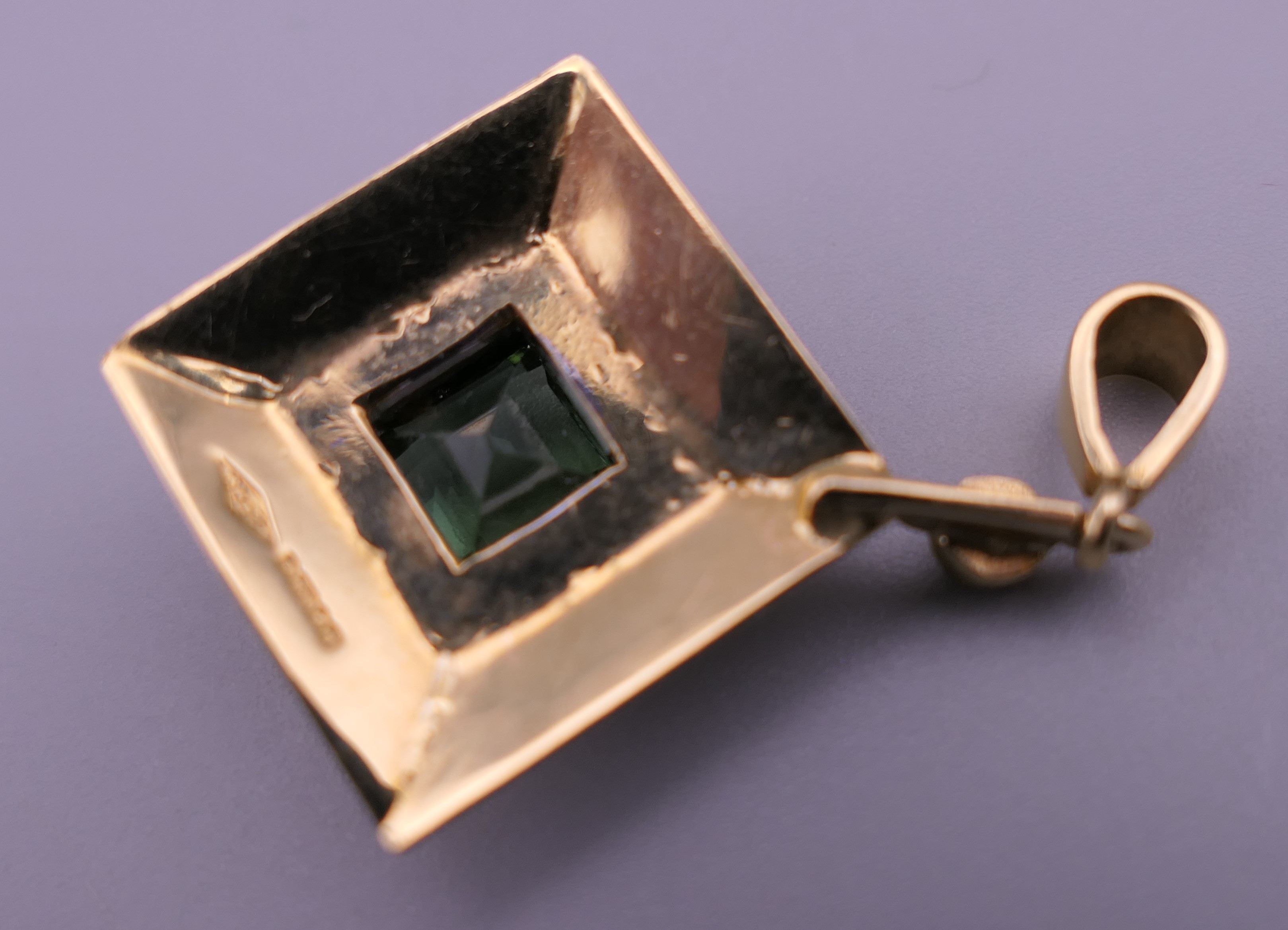 An 18 ct gold, diamond and green tourmaline set pendant. 2.5 x 2.5 cm excluding suspension loop. 4. - Image 2 of 5