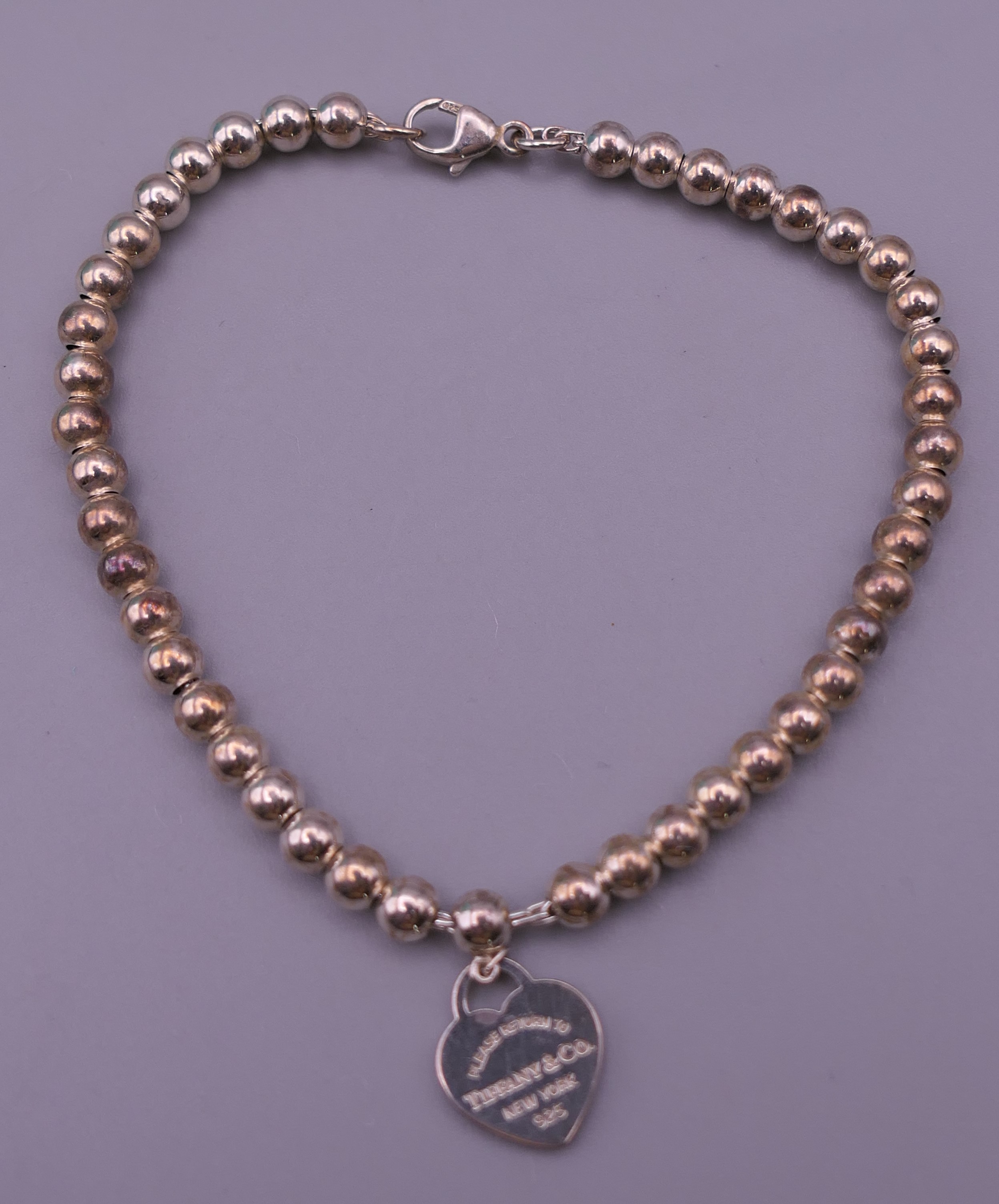 A Tiffany and Co silver bracelet. 5.6 grammes. 17.5 cm long. - Image 2 of 7