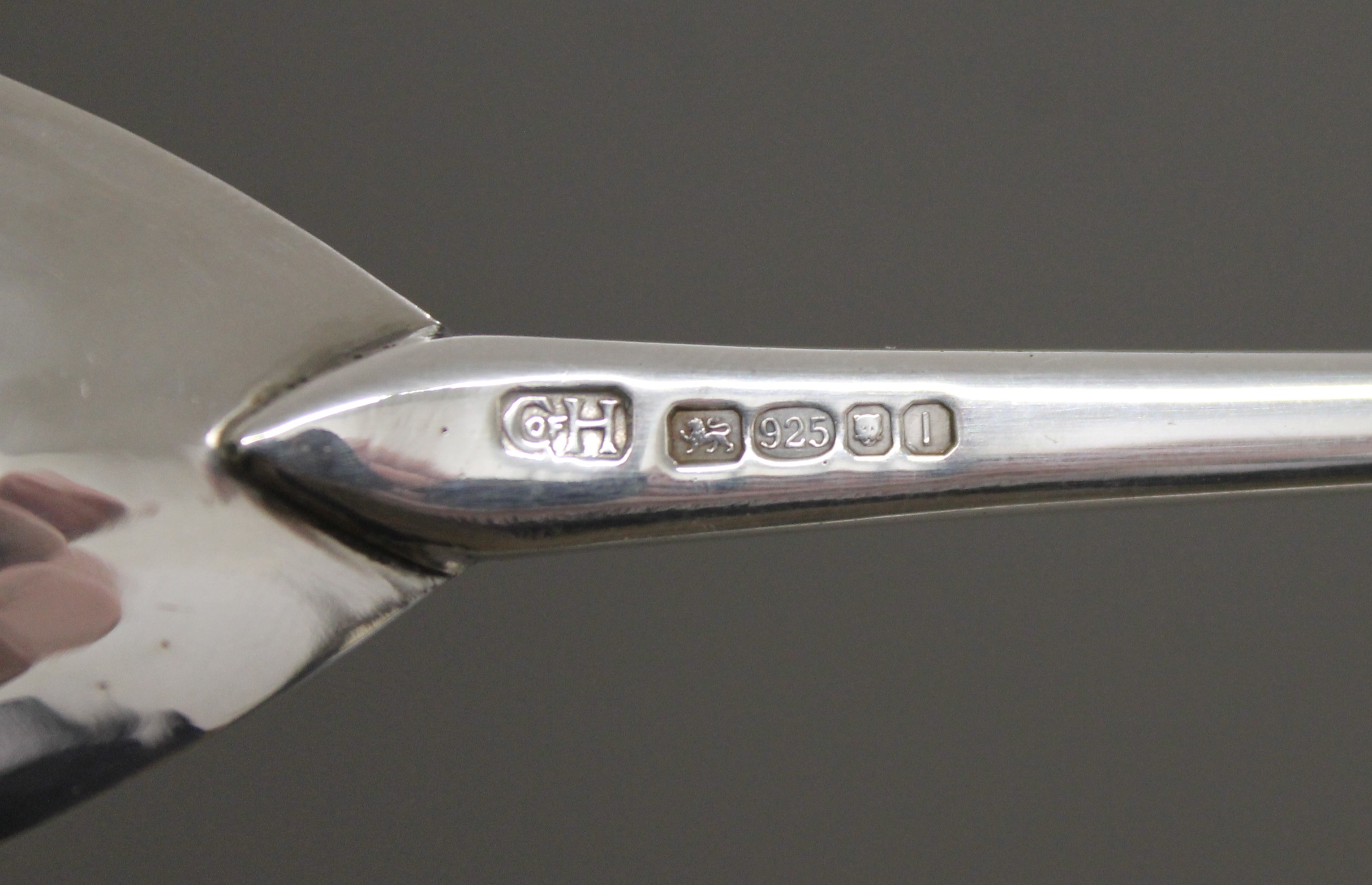 A silver spoon by Harts of Chipping Camden. 14.5 cm long. 33 grammes. - Image 3 of 3