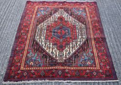 A Senneh rug. 163 x 115 cm.