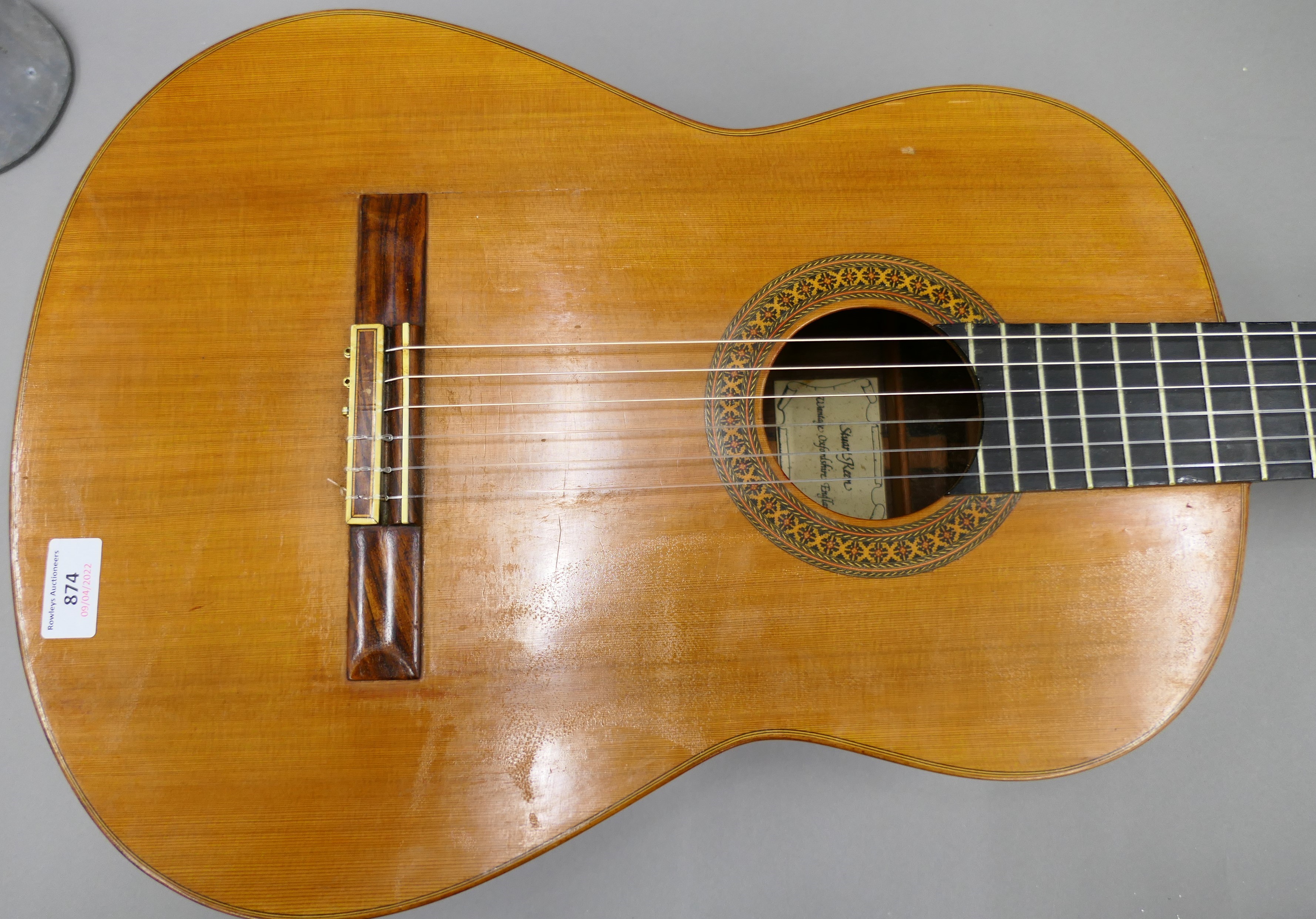 A Stuart Keen classical guitar. 99 cm high. - Image 22 of 25