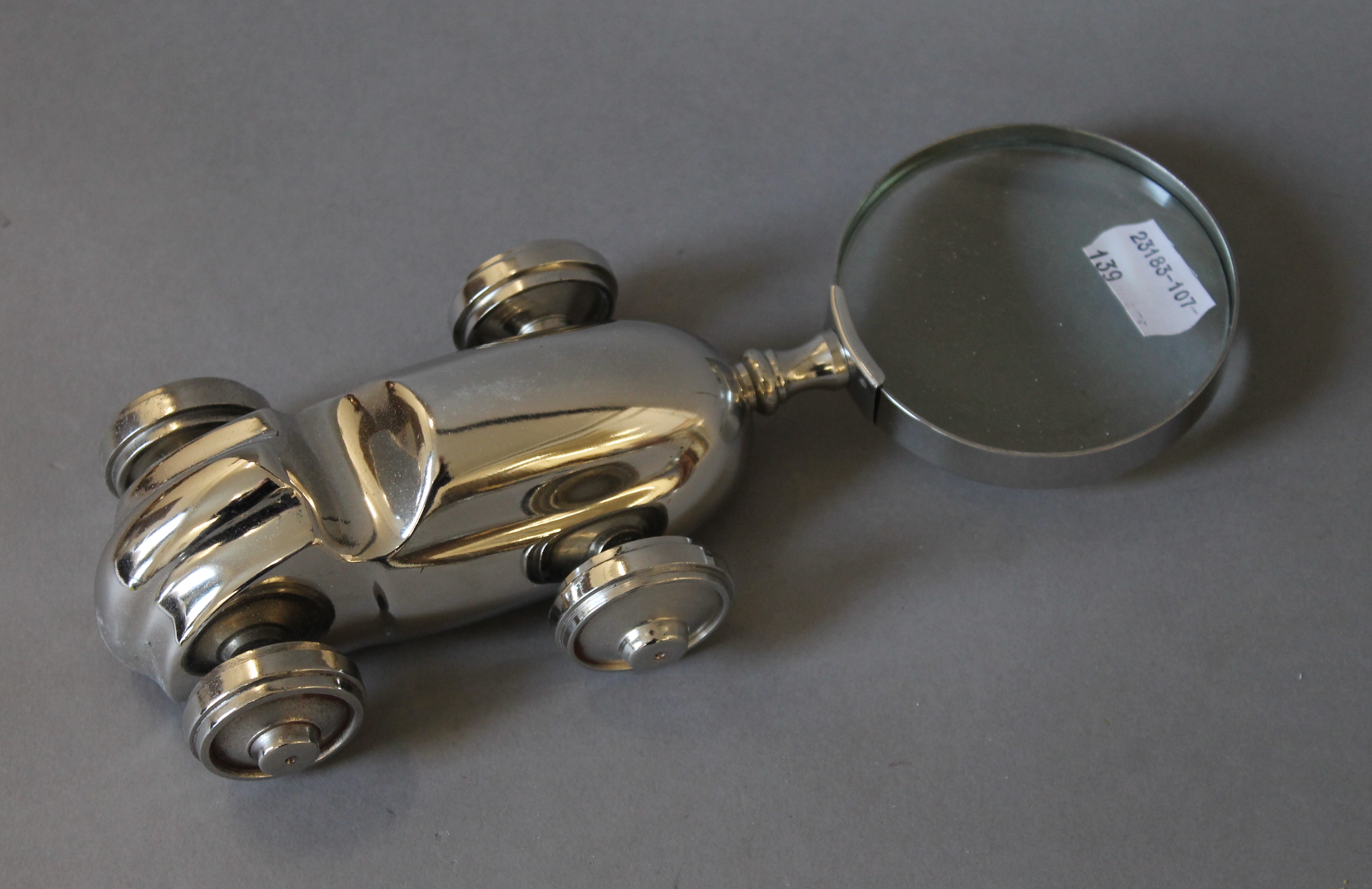 Three chrome novelty magnifying glasses. The largest 29.5 cm long. - Image 3 of 4