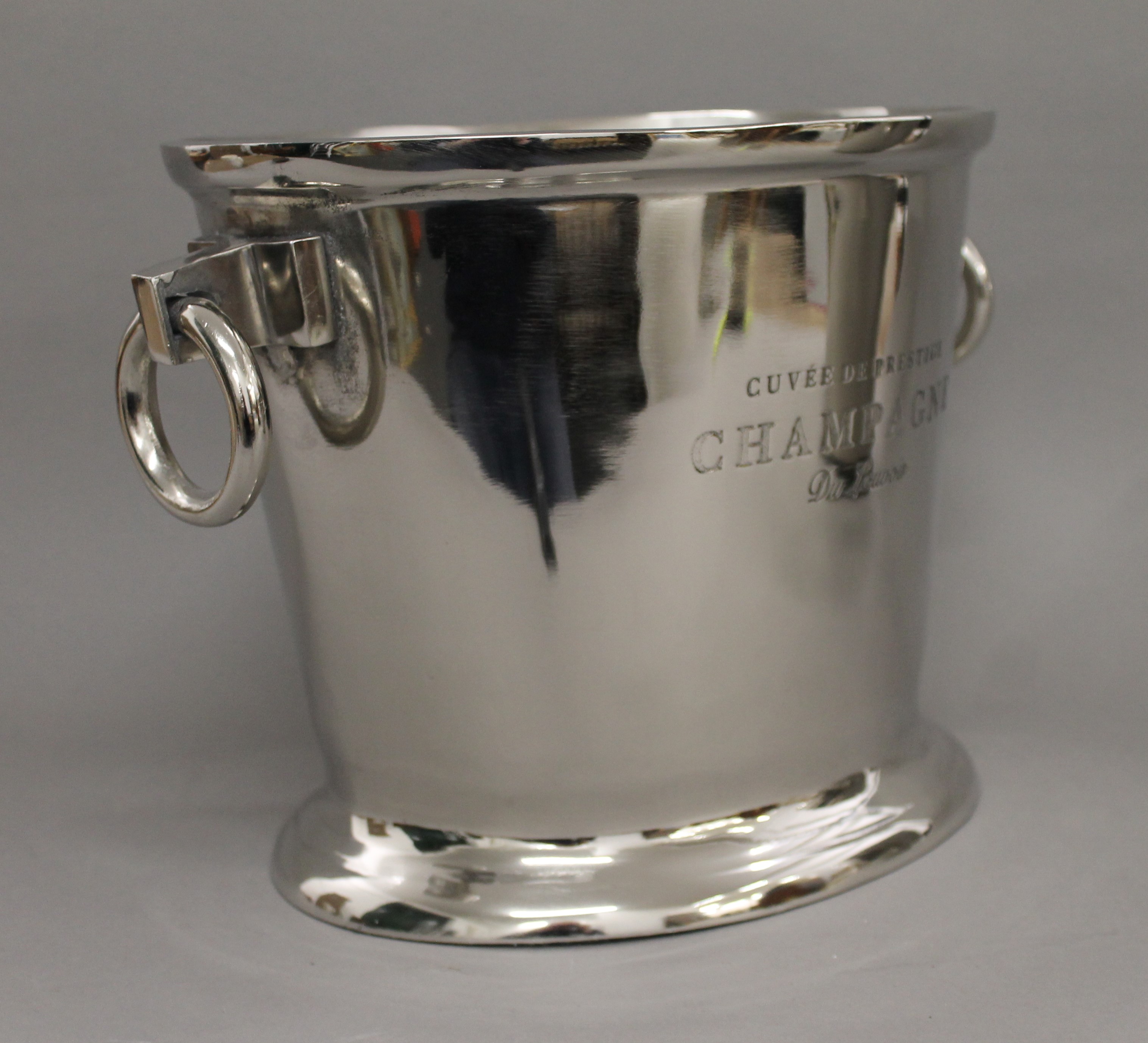 An oval champagne cooler with ring handle. 38 cm wide. - Image 2 of 3