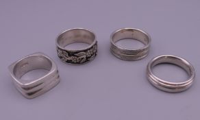Four gentlemen's silver rings. 38.2 grammes.