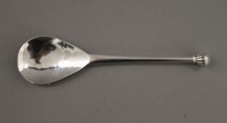 A silver spoon by Harts of Chipping Camden. 14.5 cm long. 33 grammes.