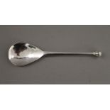 A silver spoon by Harts of Chipping Camden. 14.5 cm long. 33 grammes.