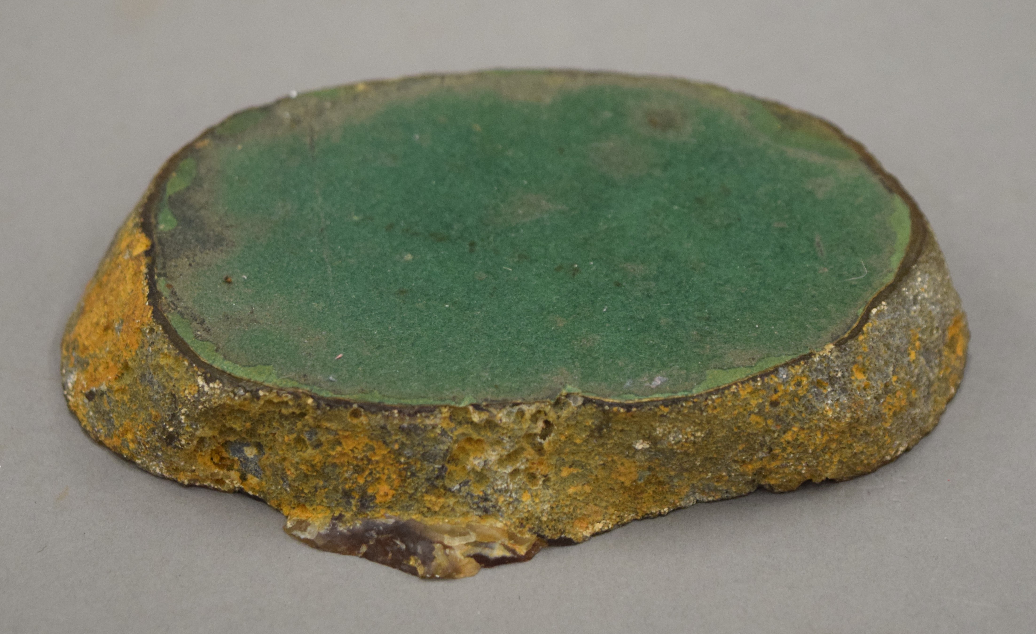 Two small mineral specimen trays. The largest 14.5 cm wide. - Image 5 of 9