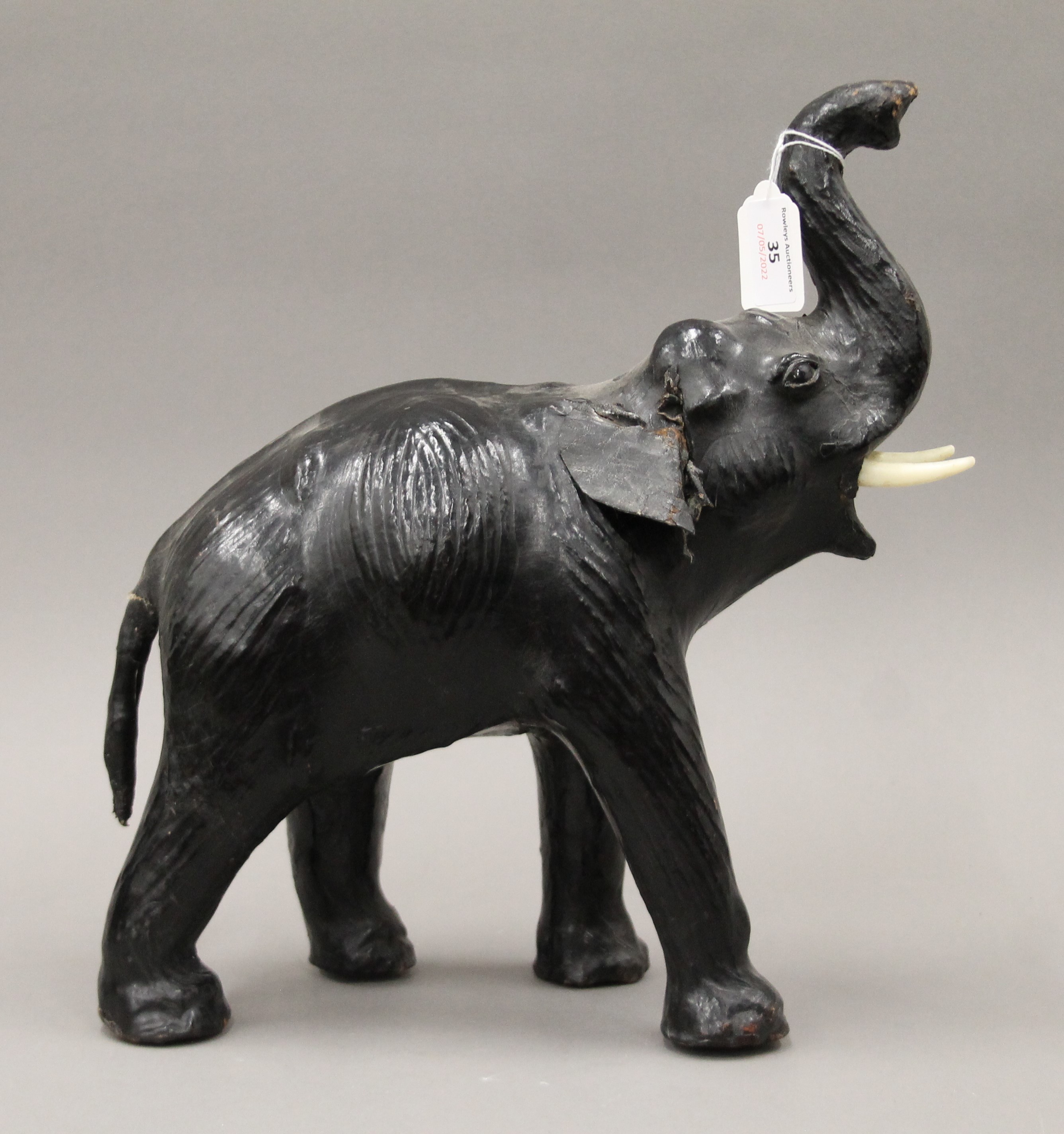 A leather model of an elephant. 34 cm high. - Image 2 of 5