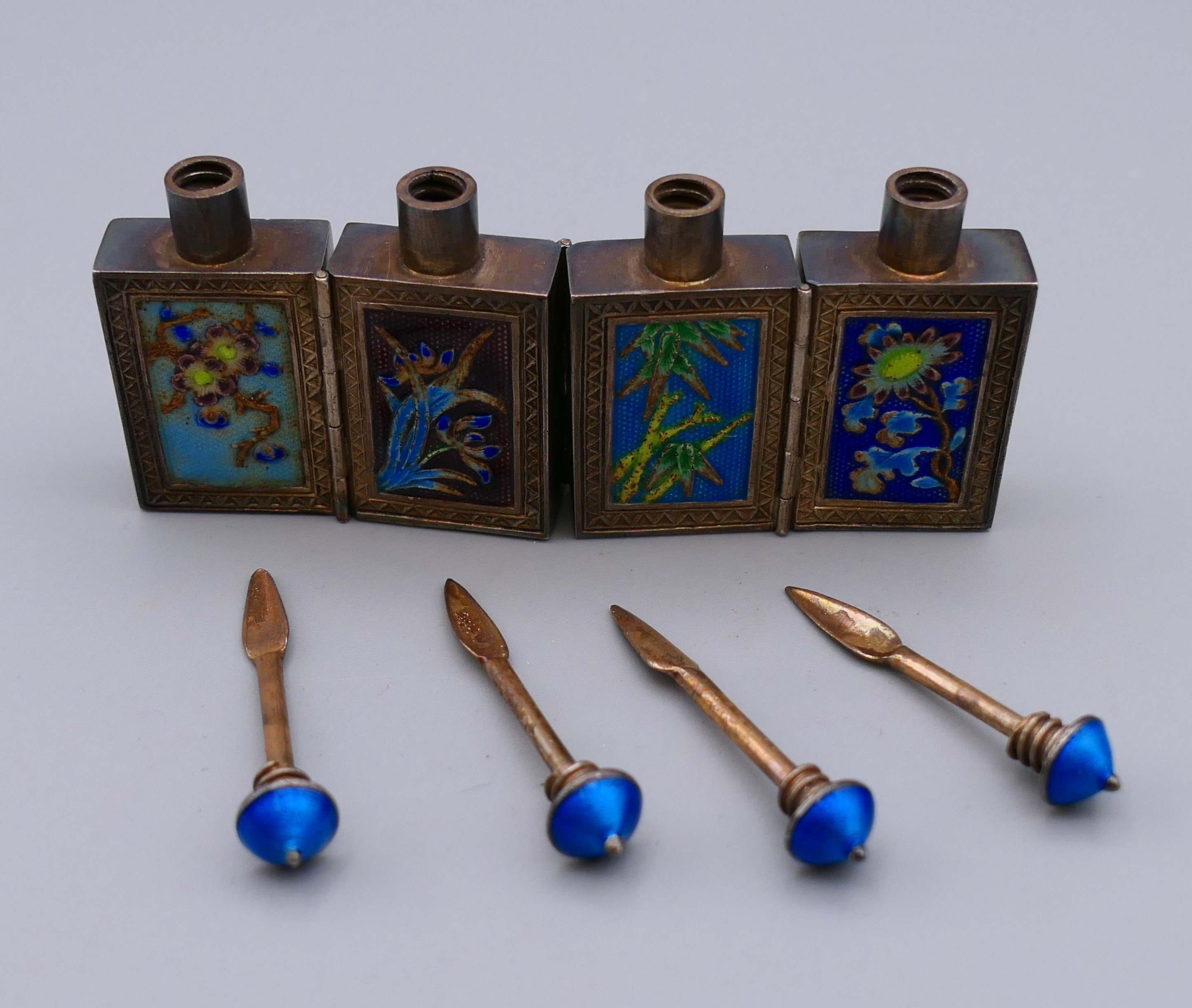 A set of four Chinese silver and enamel folding hinged snuff bottles. 4 cm high, 8 cm long opened. - Image 6 of 9