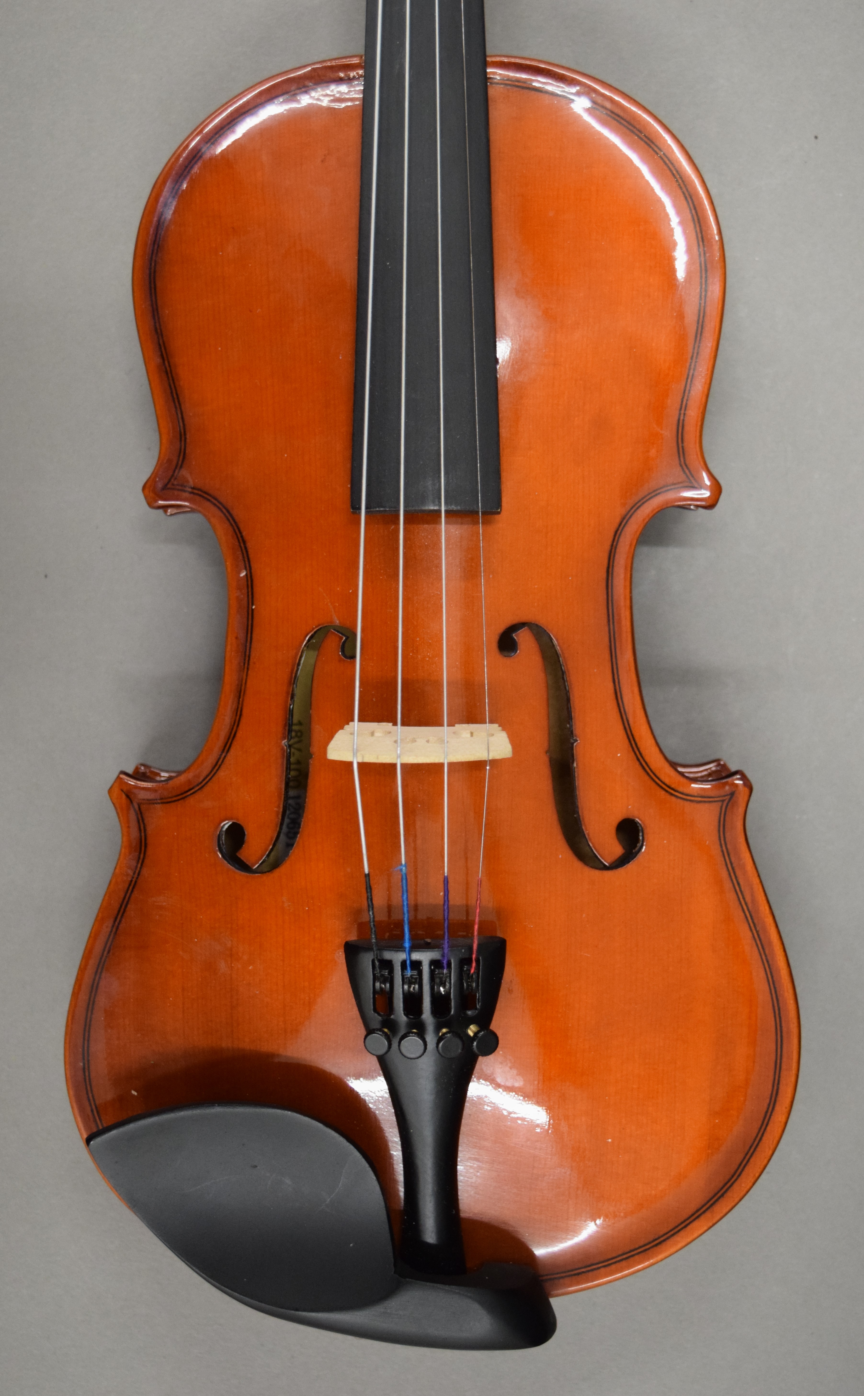 A modern child's violin and bow, cased. - Image 3 of 7