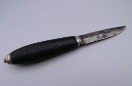 An antique Swedish hunting knife by C W Dahlgren Eskilstuna. 18.5 cm long.