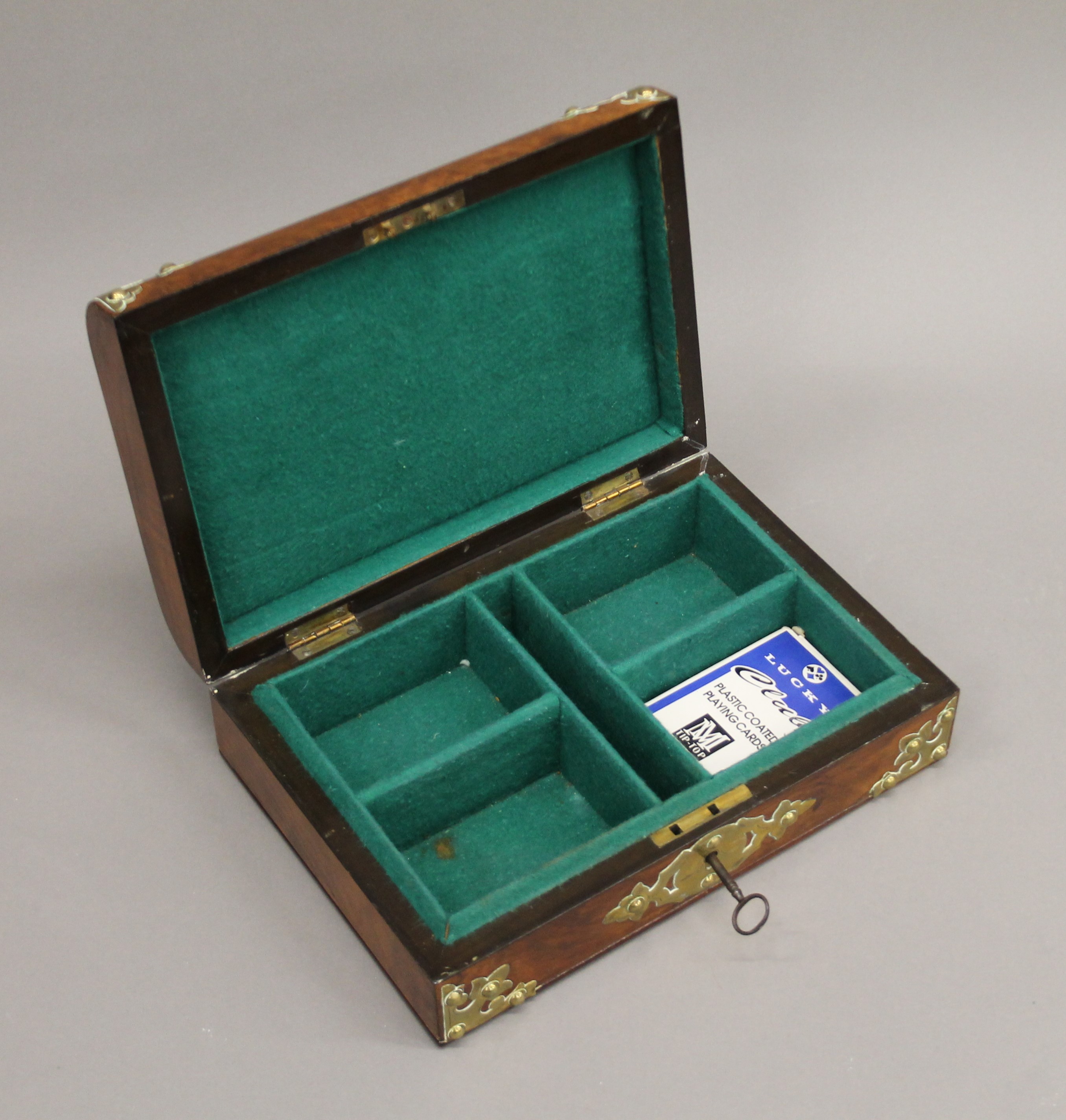 A Victorian brass and walnut playing card box. 26.5 cm wide. - Bild 4 aus 4
