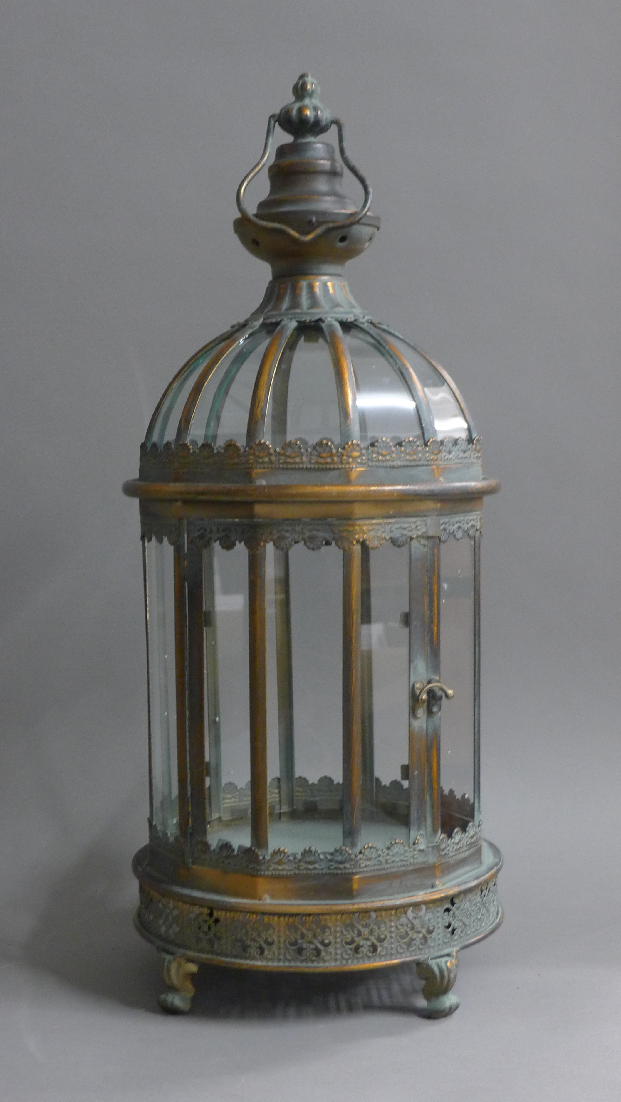 A pair of lanterns. 56 cm high. - Image 2 of 4