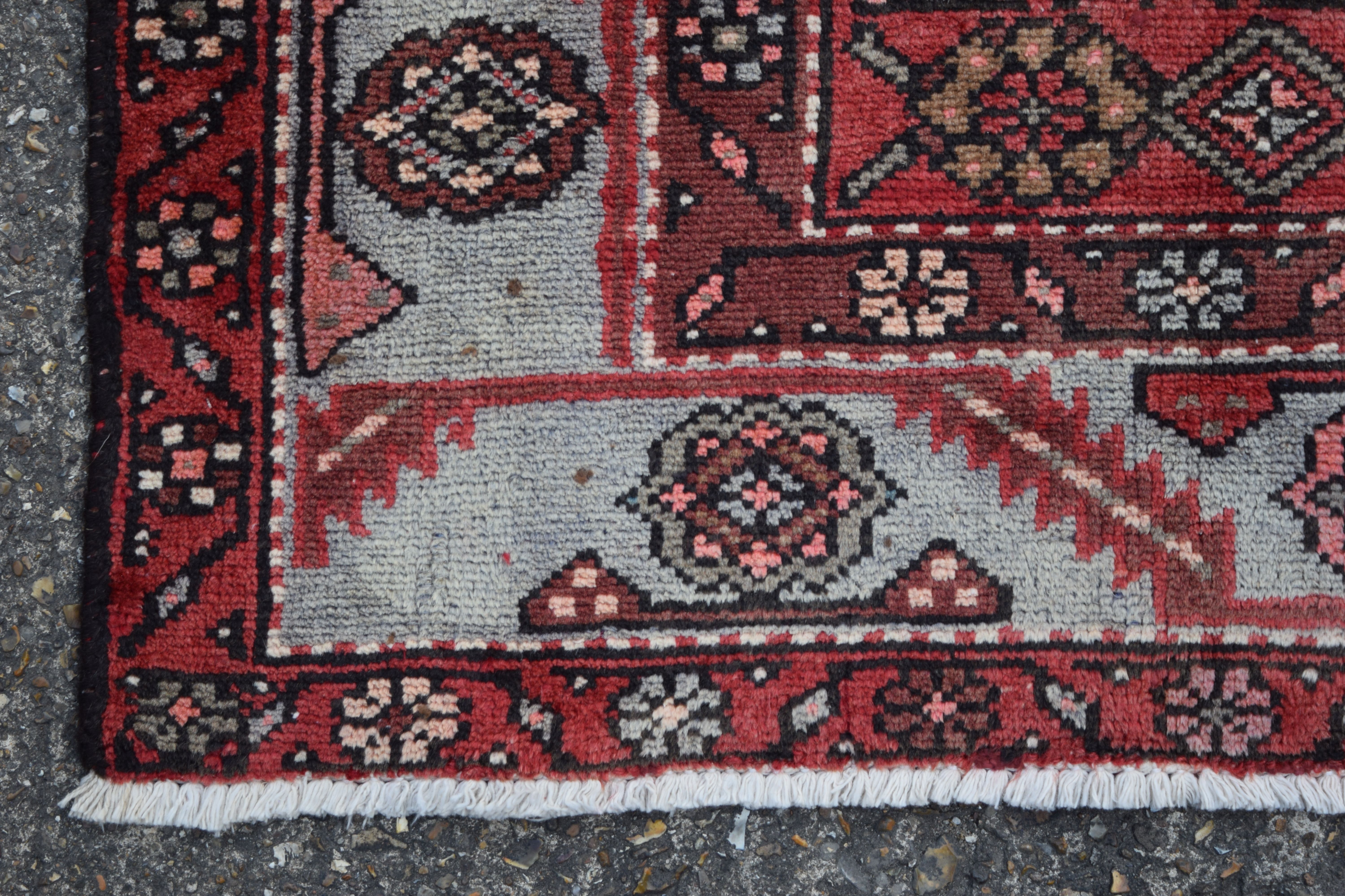 A Zanjan rug. 232 x 128 cm. - Image 2 of 3