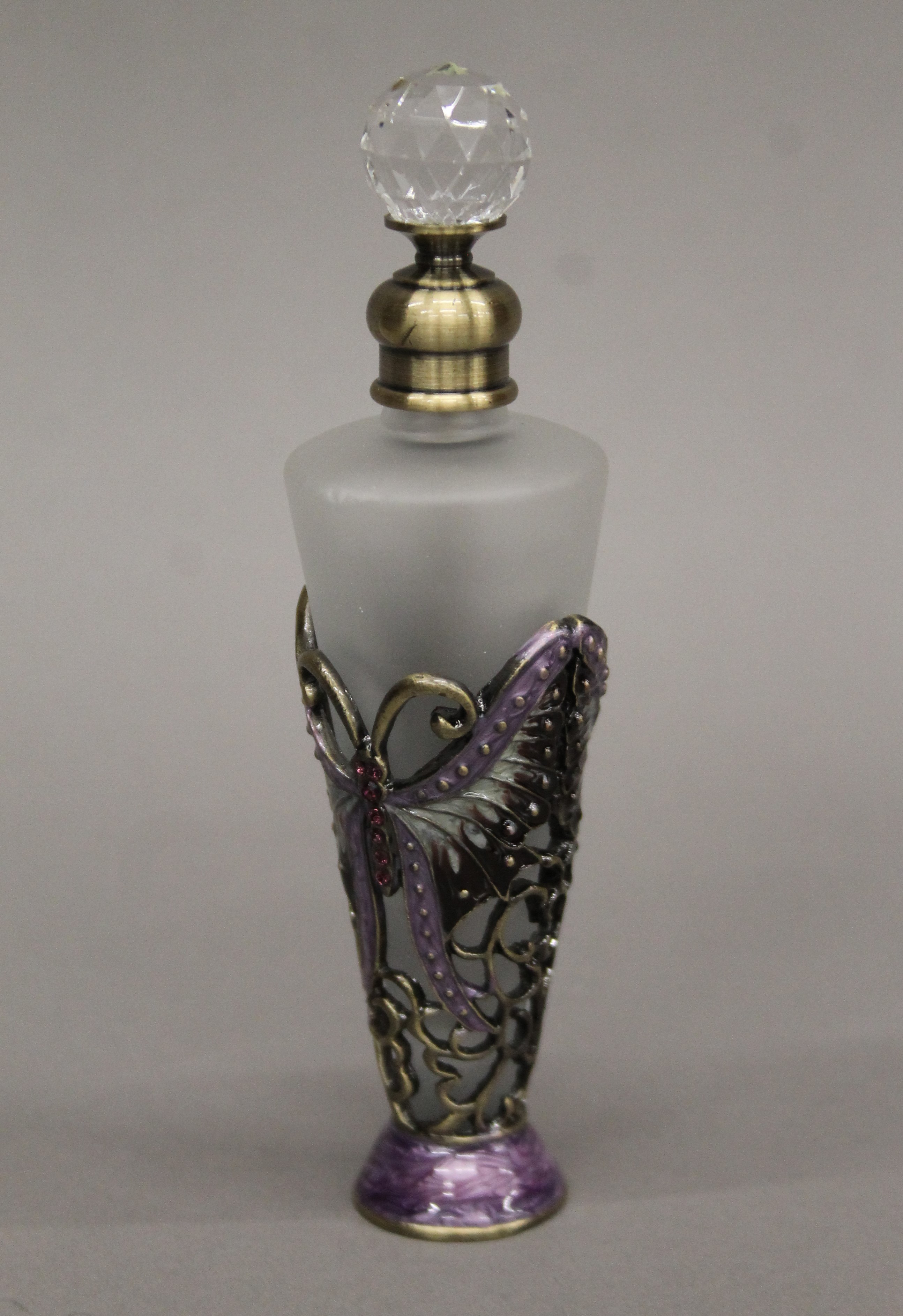 A scent bottle, a frame, a patch box and a decorative wall plate. - Image 5 of 5