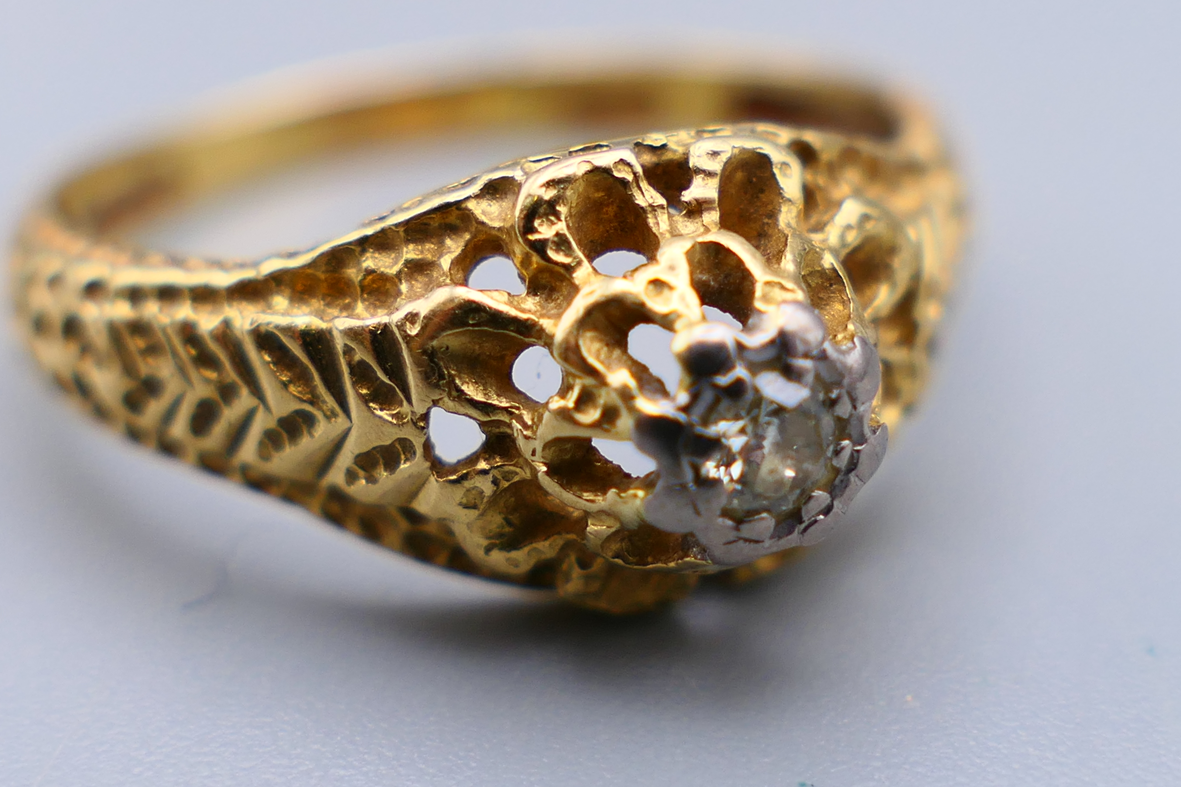 An 18 ct gold and diamond solitaire ring. Ring size Q/R. 3.7 grammes total weight. - Image 4 of 5