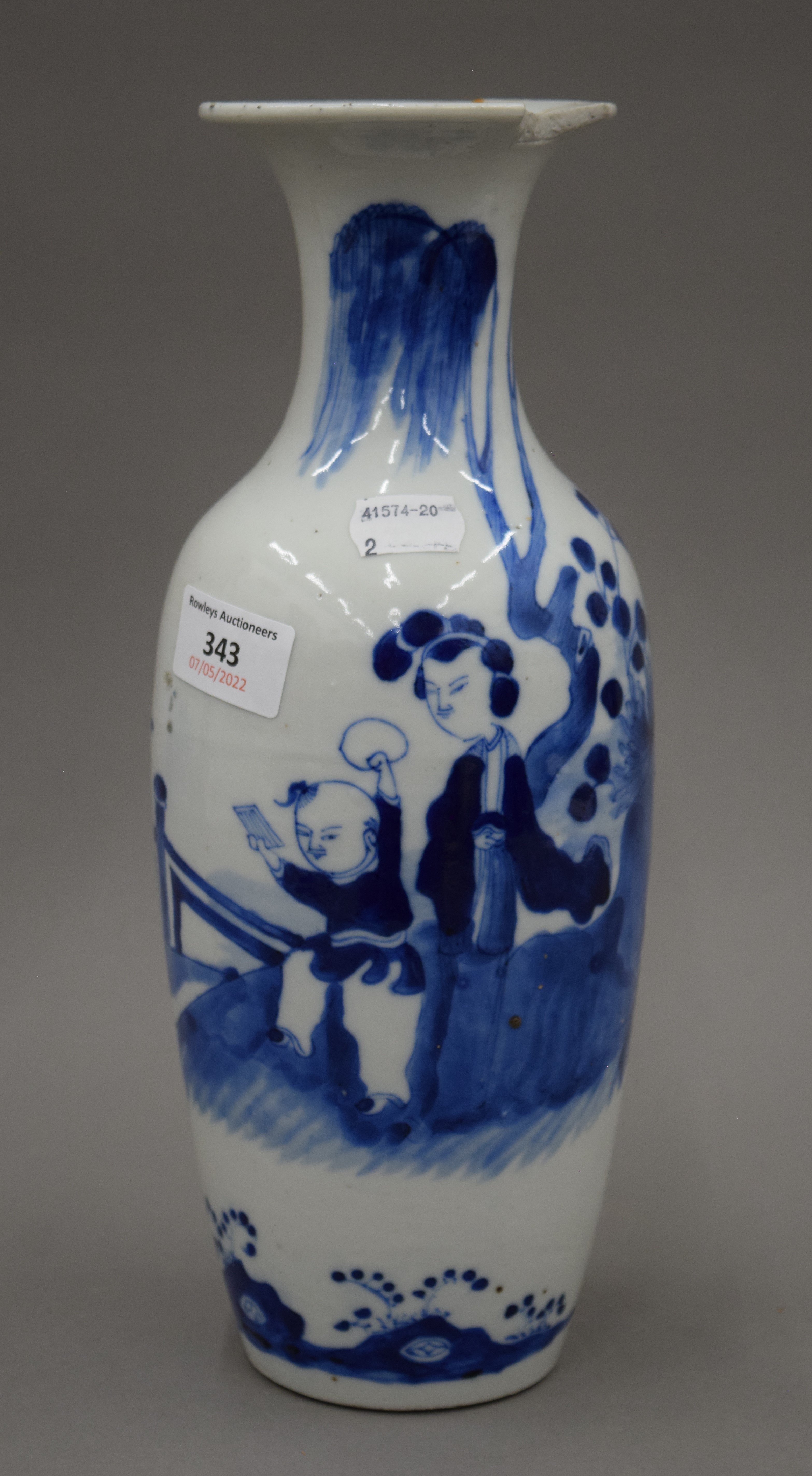 A Chinese blue and white porcelain vase with four character mark to base. 31 cm high. - Image 2 of 5