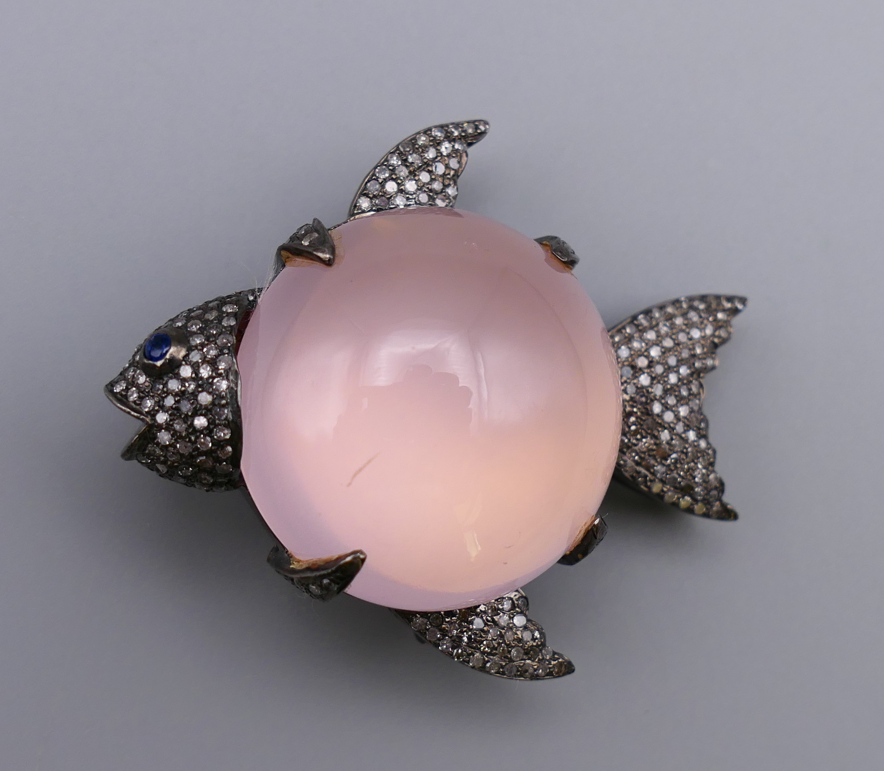 A silver, diamond and rose quartz fish form brooch. 5 cm long x 4.5 cm high. - Image 2 of 8