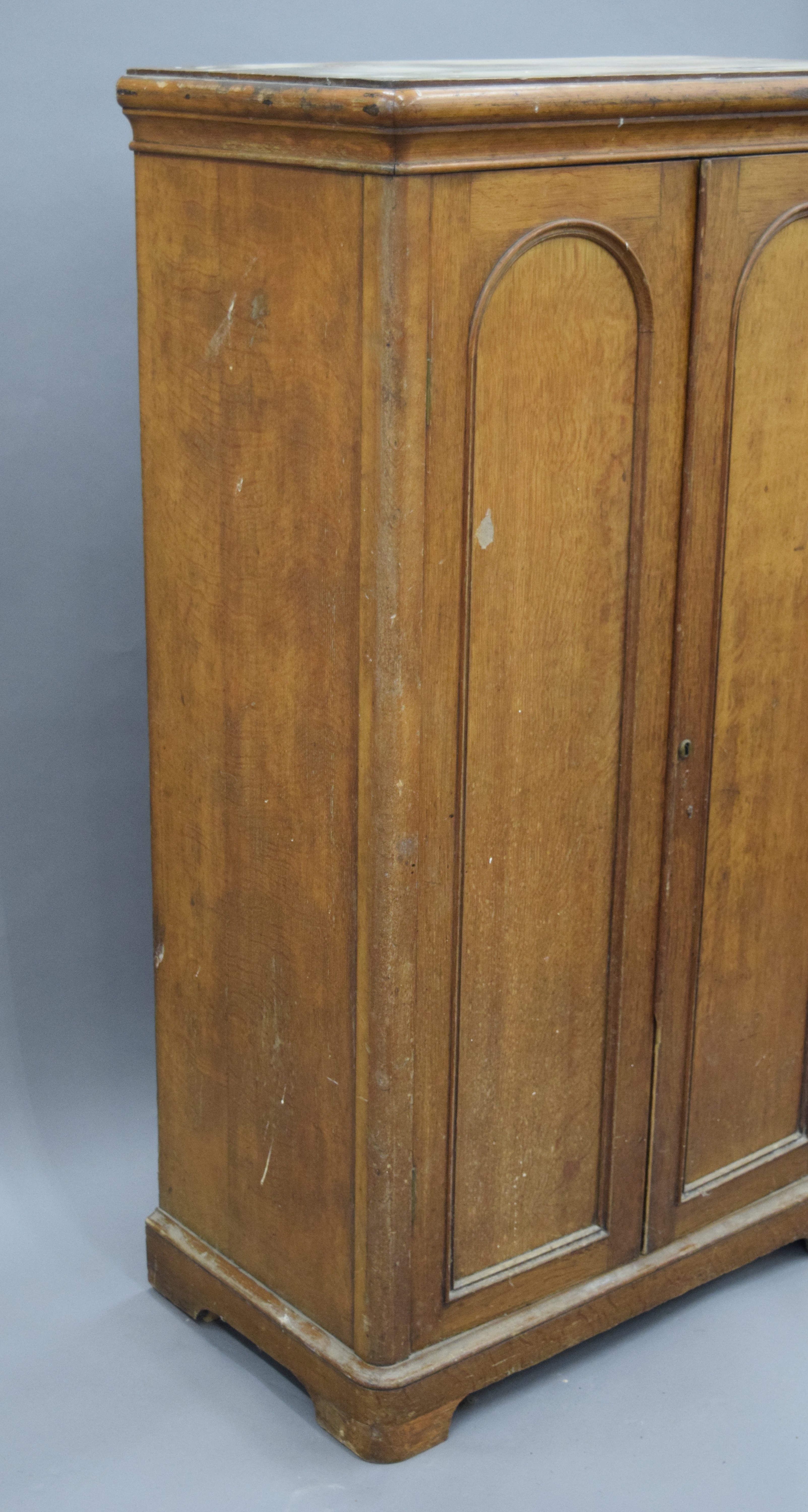 A Victorian oak silver cupboard. 86 cm wide, 47.5 cm deep, 153 cm high. - Image 6 of 6