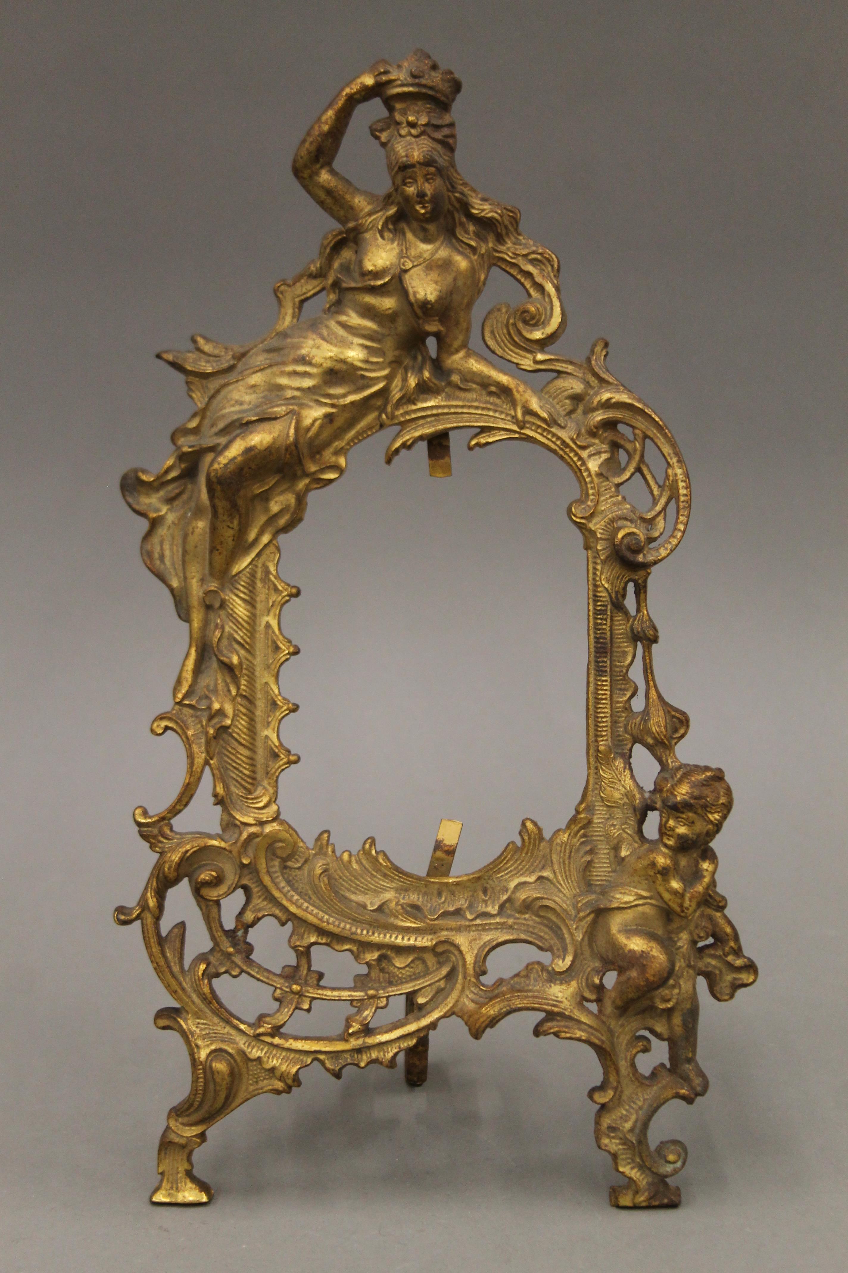 A pair of gilt metal frames. 33 cm high. - Bild 3 aus 6
