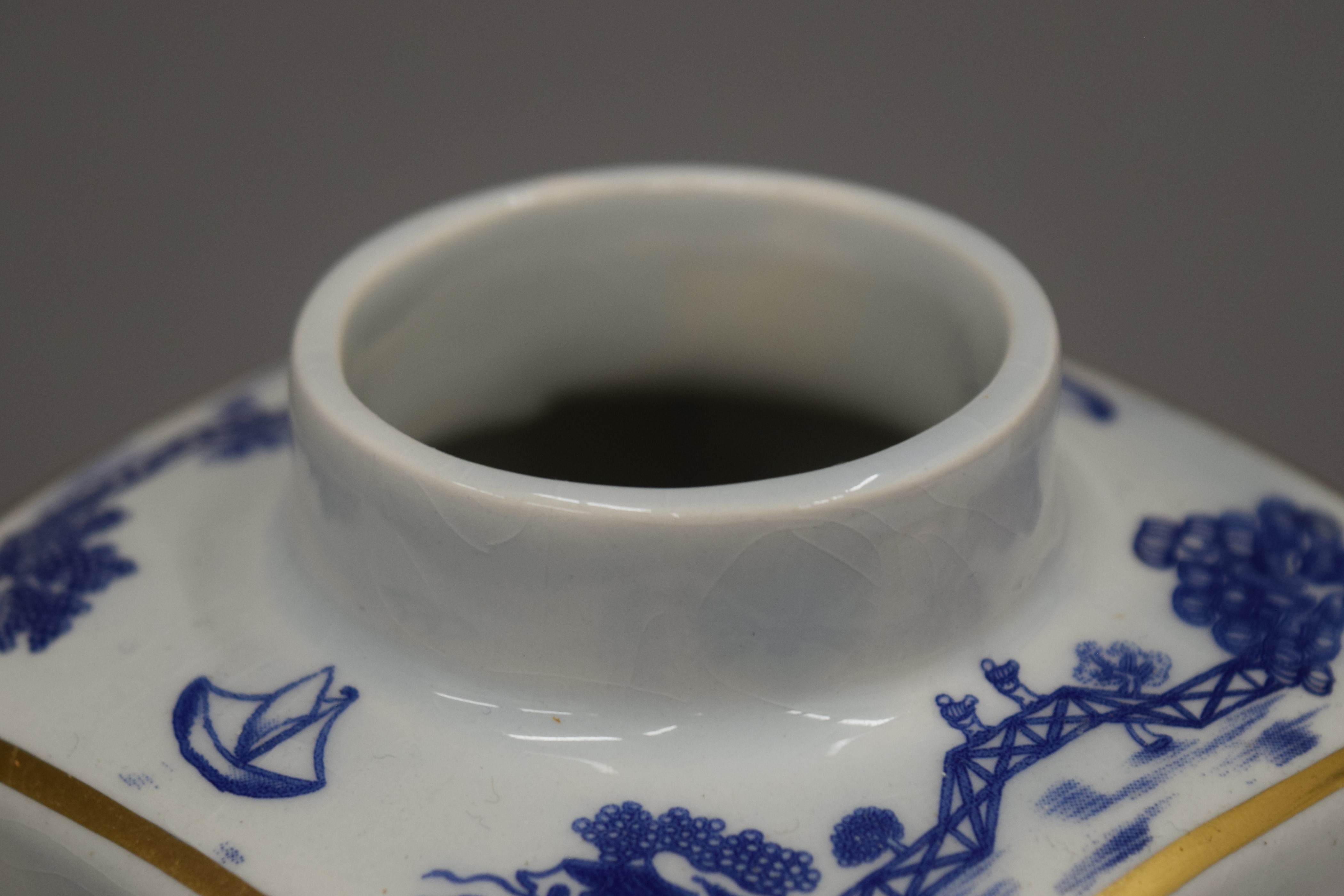 A small quantity of blue and white porcelain. - Image 5 of 15