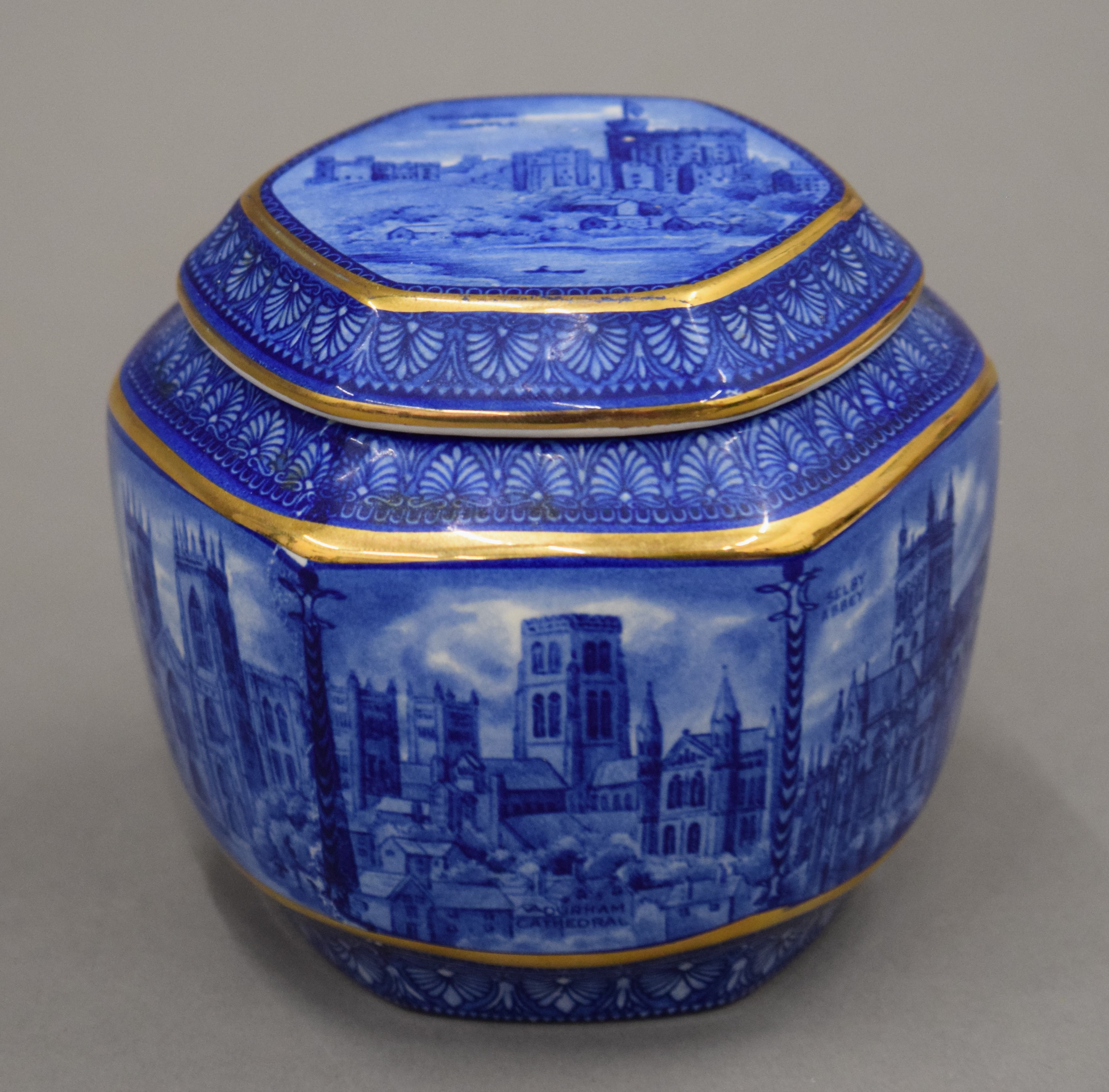 A small quantity of blue and white porcelain. - Image 10 of 15