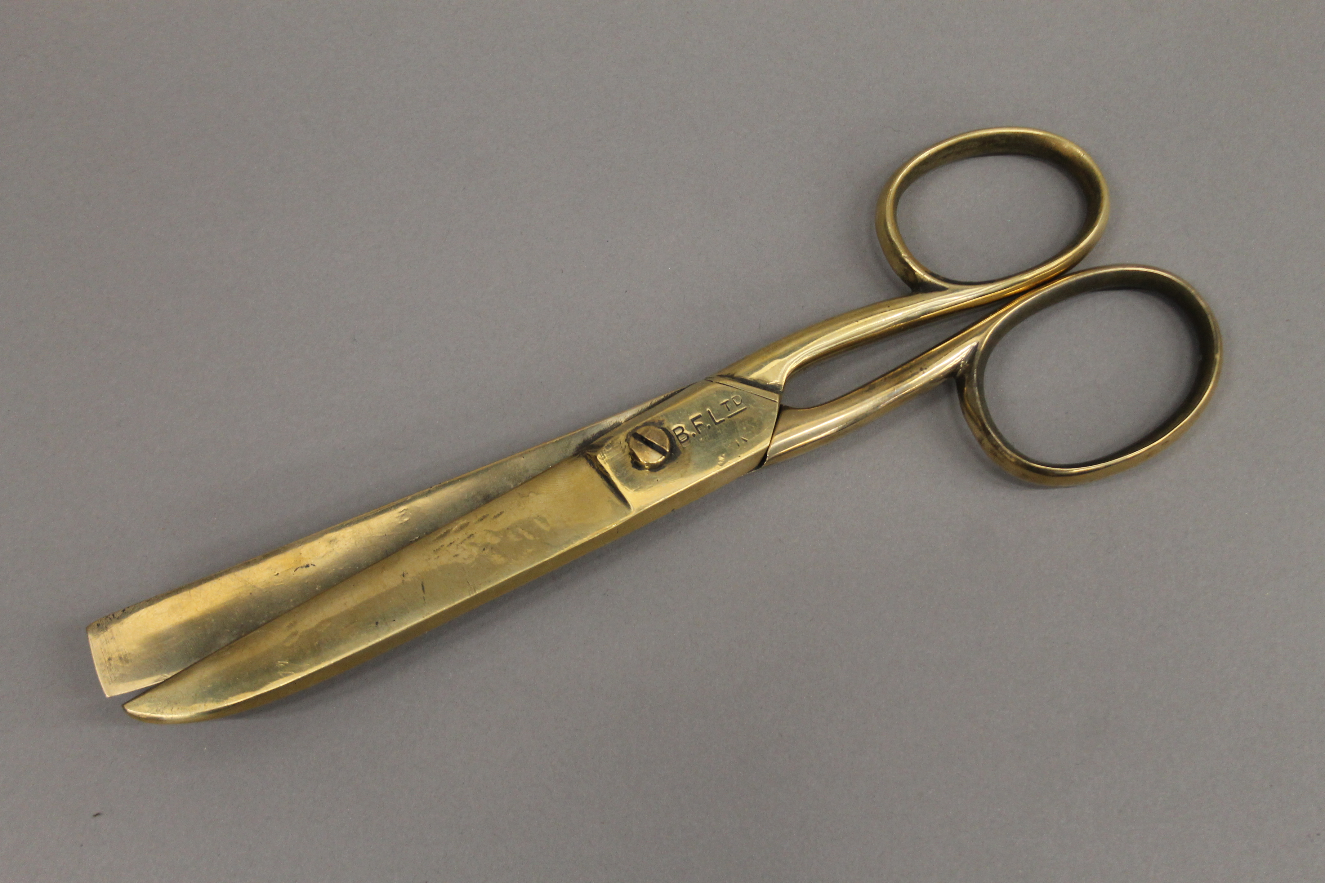 Three large tailors scissors and two pairs of bronze scissors. - Image 6 of 8