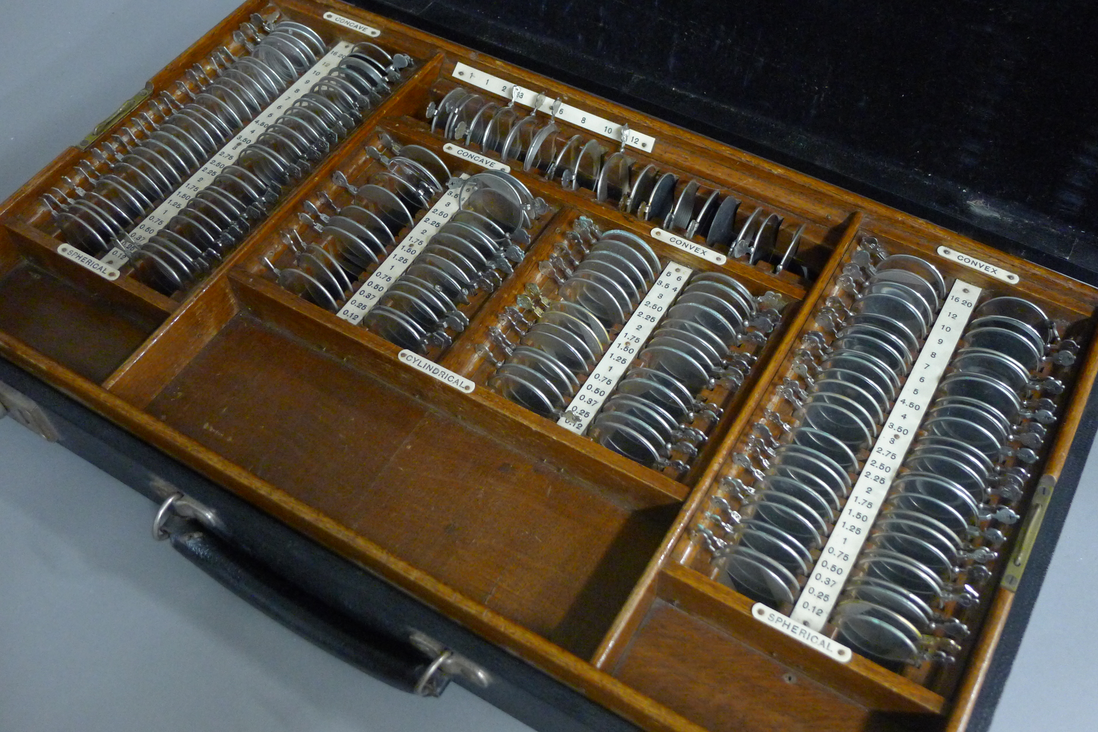 An Opticians cabinet and an Opticians travelling case, each fitted with various lenses. - Image 5 of 5