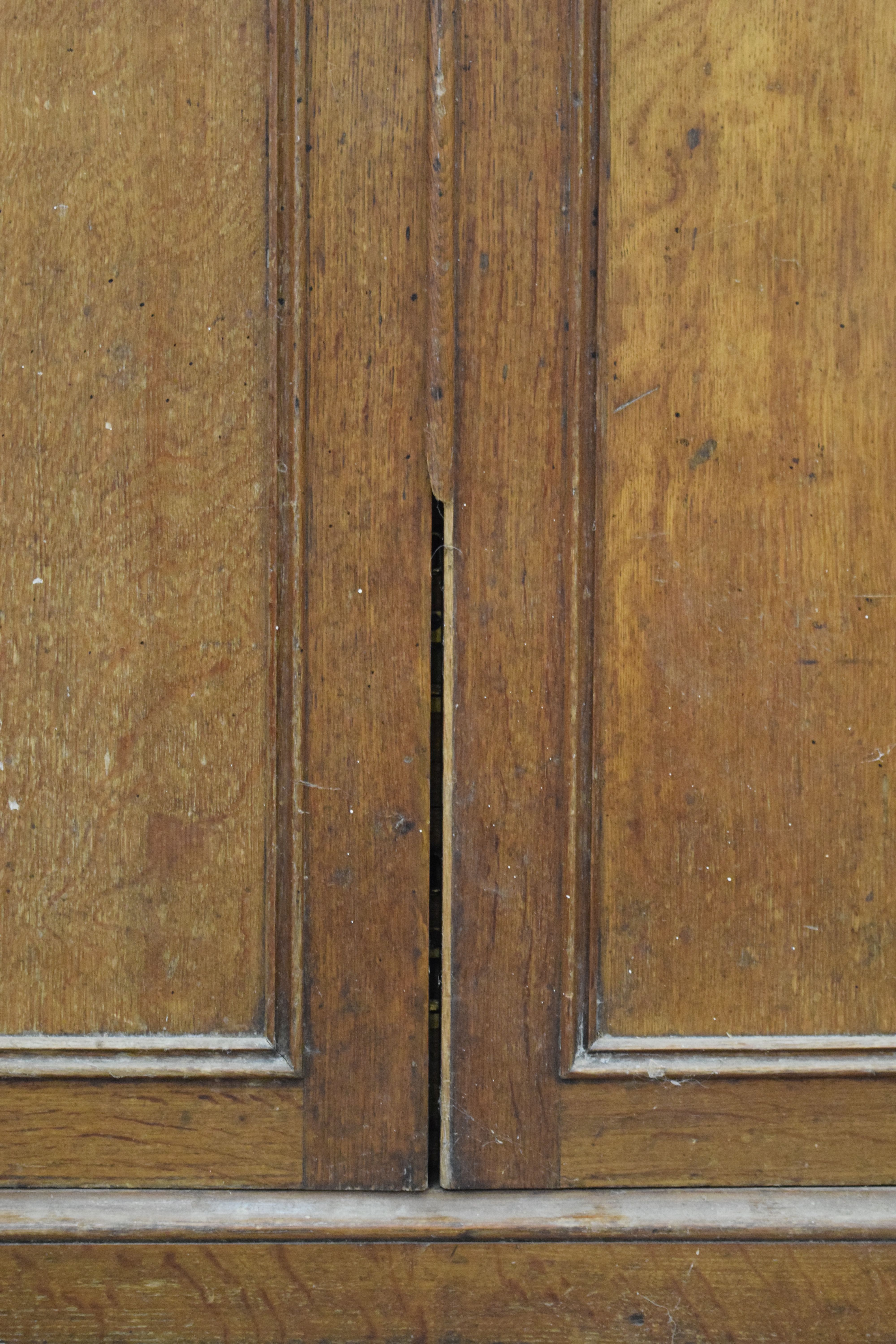 A Victorian oak silver cupboard. 86 cm wide, 47.5 cm deep, 153 cm high. - Image 5 of 6