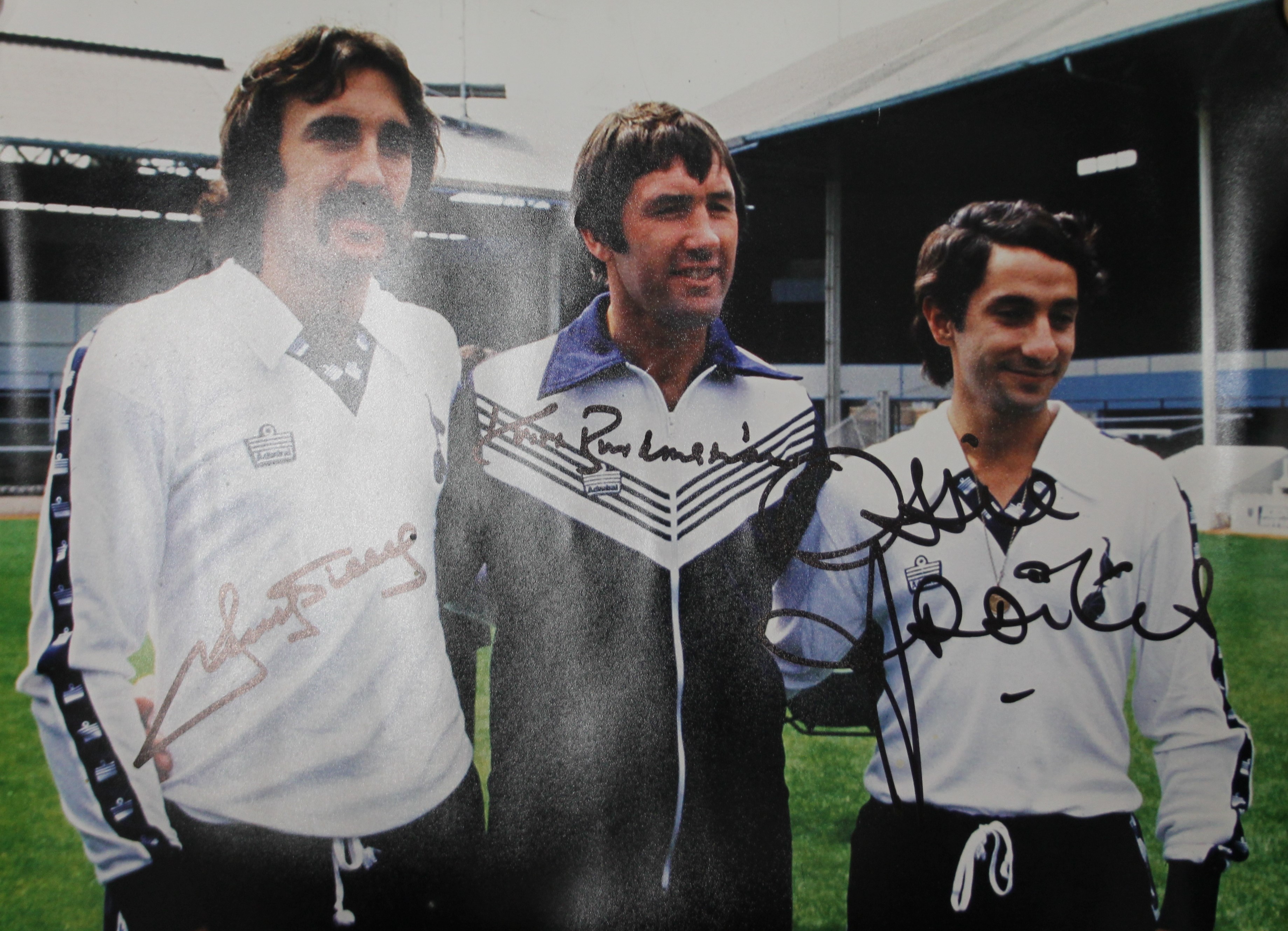 A signed Tottenham Hotspurs photograph. 40.5 cm x 30.5 cm.