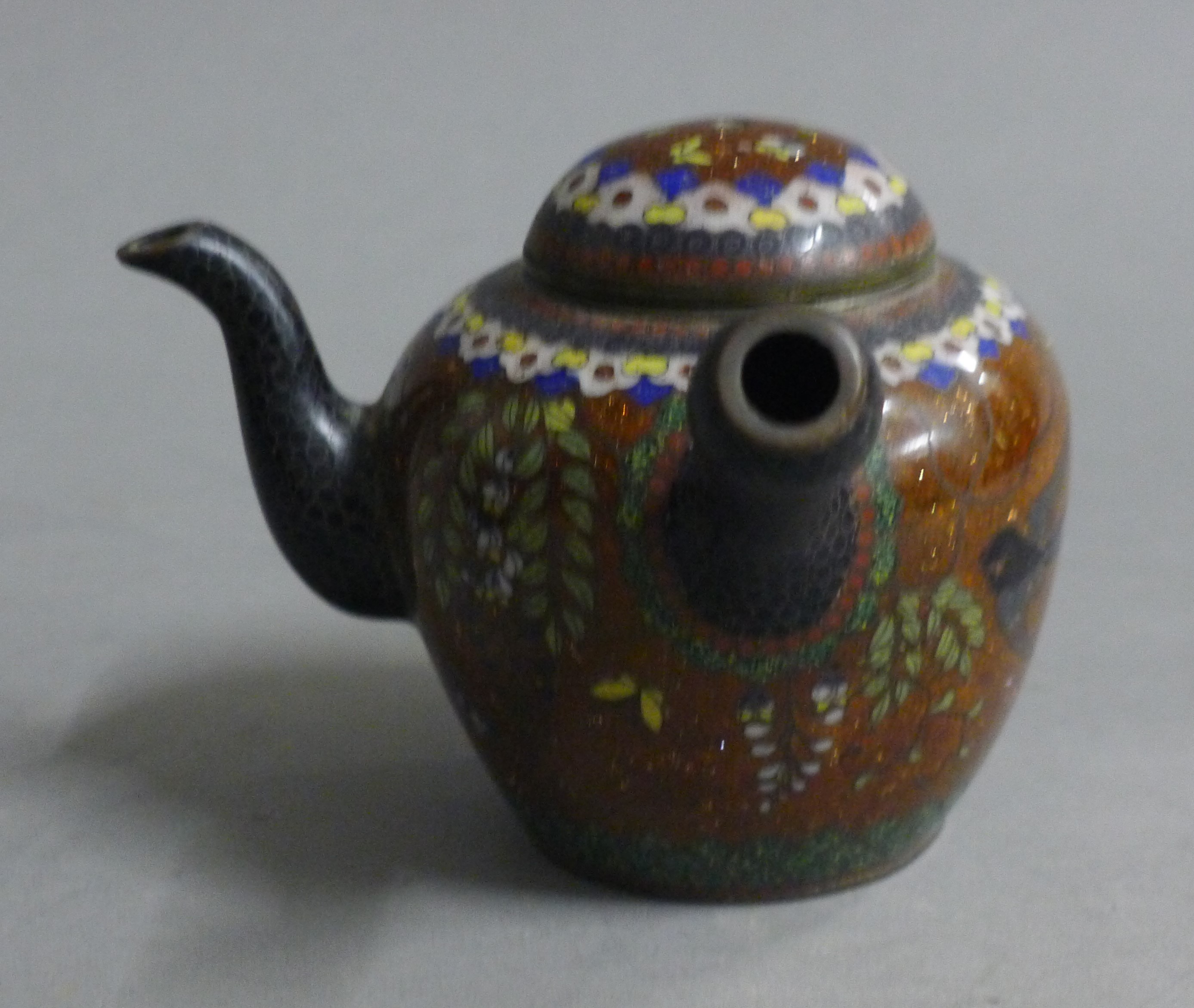 Two cloisonne teapots. The largest 15 cm long. - Image 6 of 7