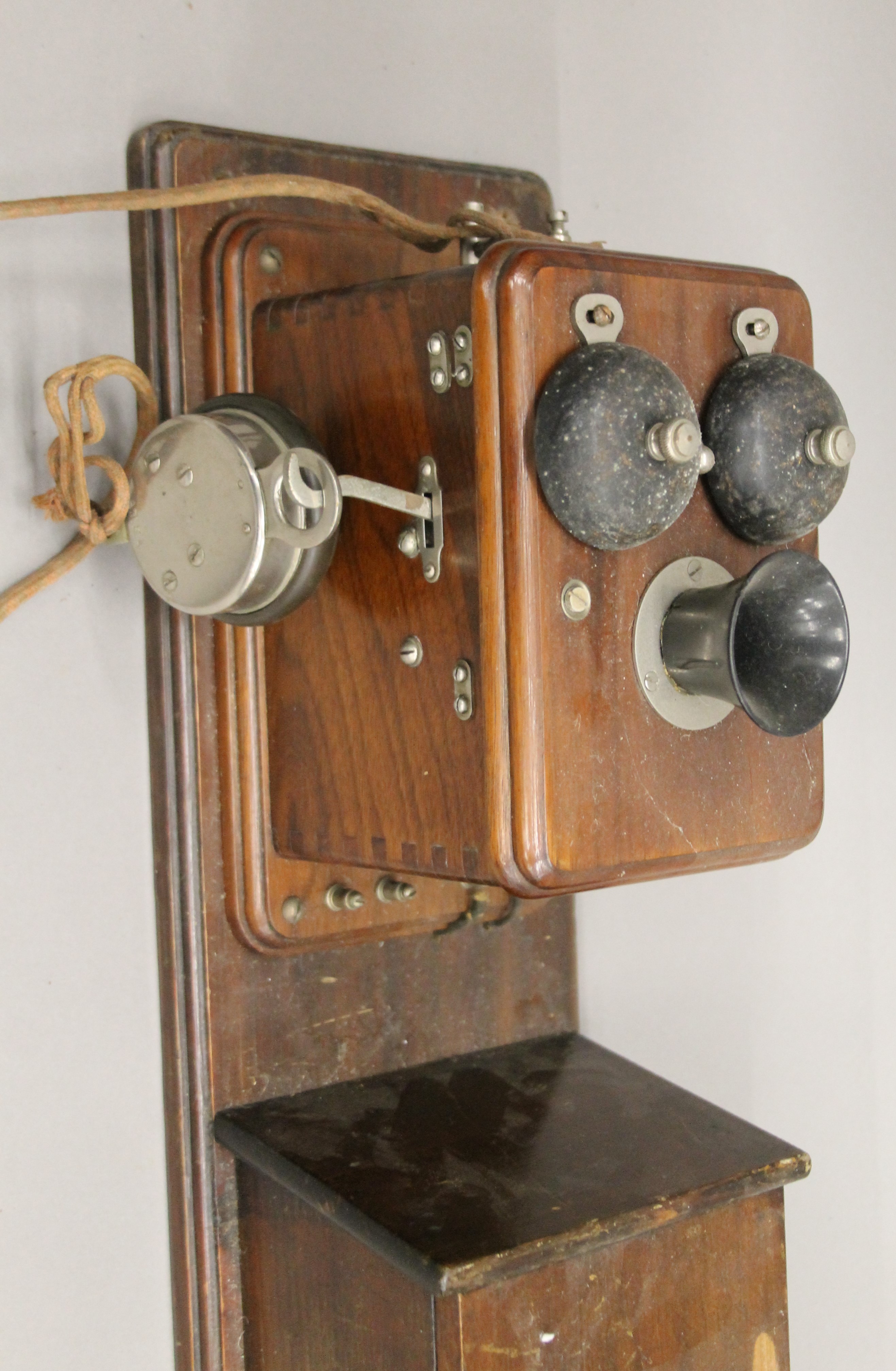 A vintage wooden wall mounted telephone. - Image 2 of 5