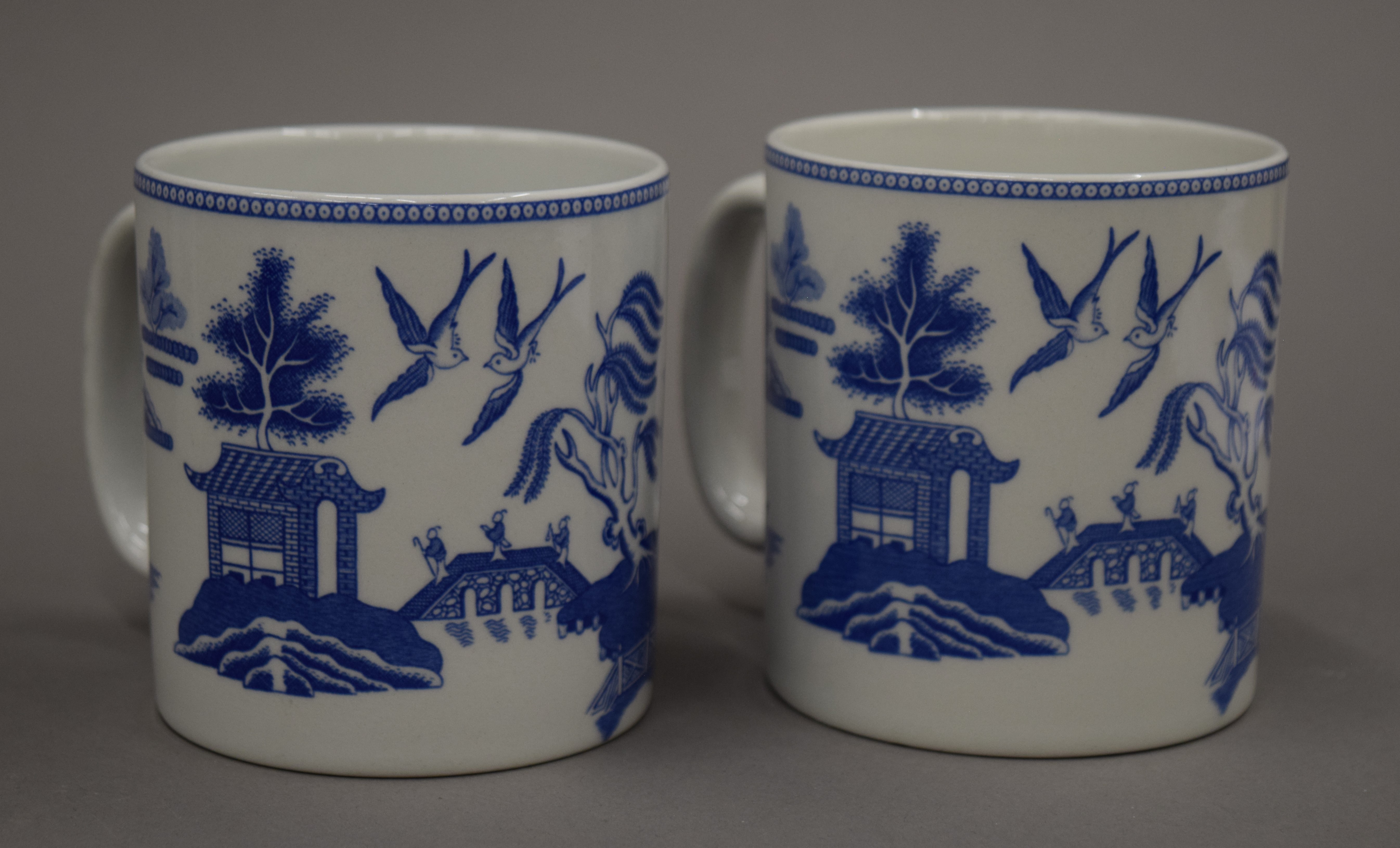 A small quantity of blue and white porcelain. - Image 8 of 15