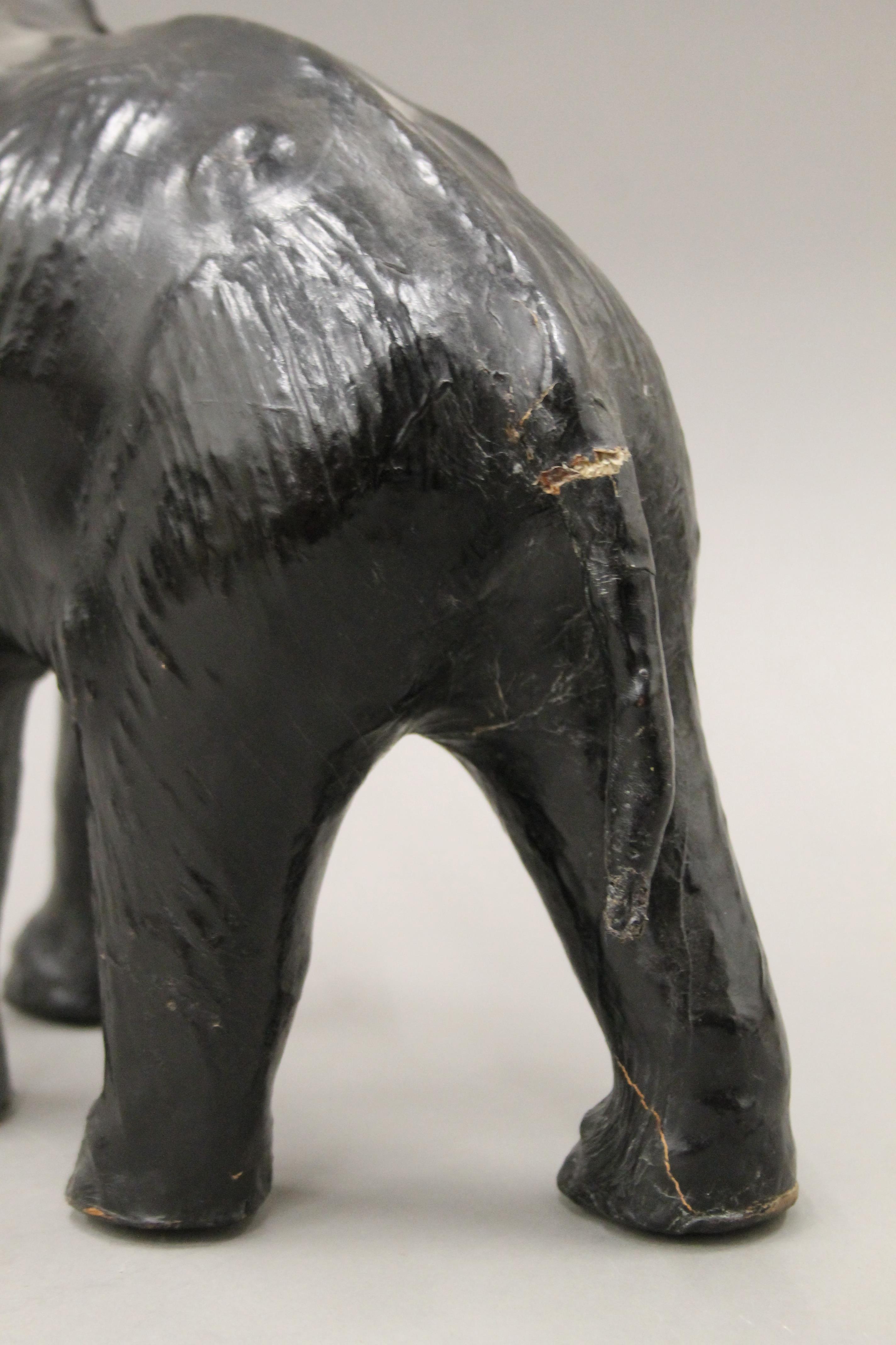 A leather model of an elephant. 34 cm high. - Image 4 of 5