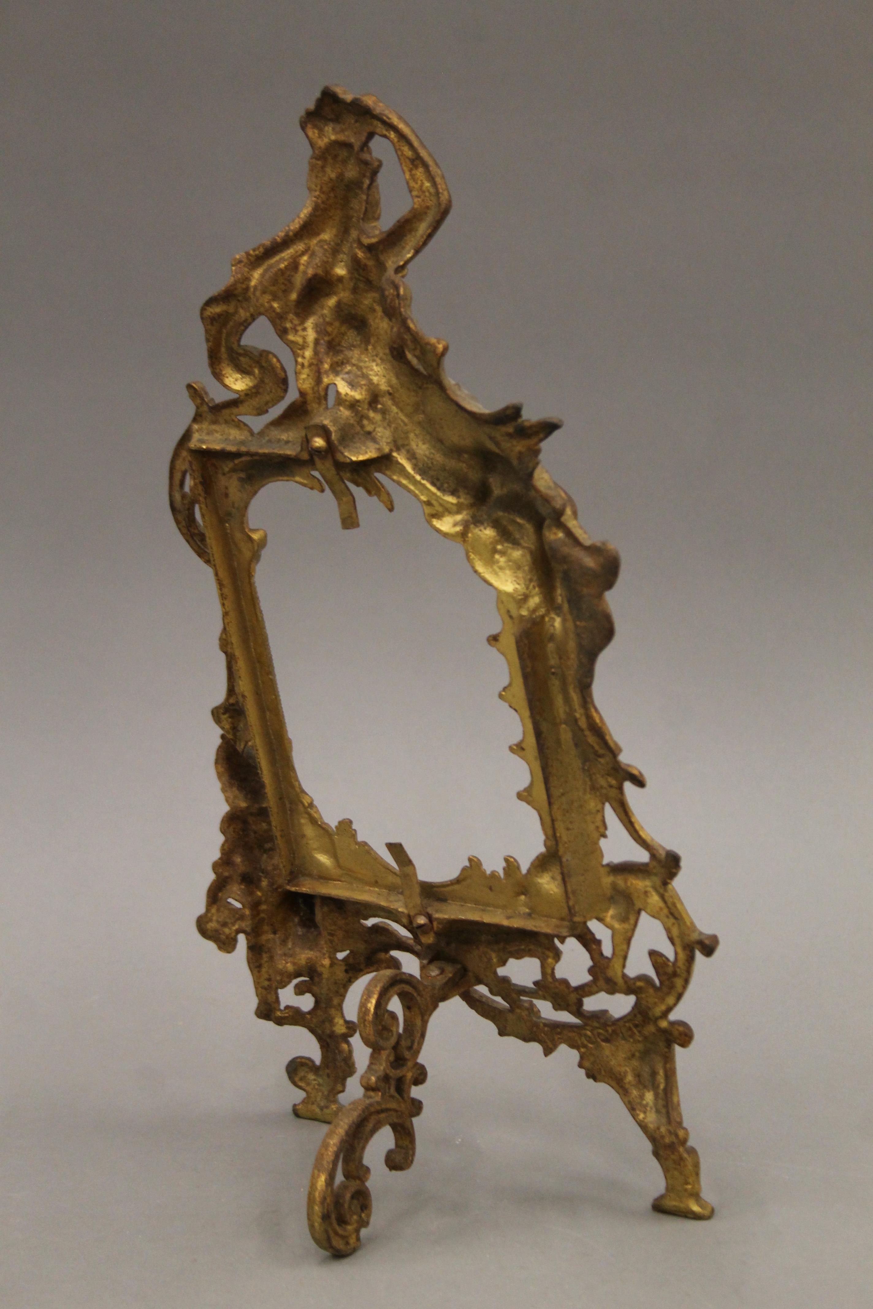 A pair of gilt metal frames. 33 cm high. - Bild 6 aus 6