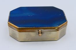 An agate set silver plated snuff box. 5 cm x 3.5 cm.