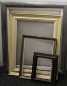 A small quantity of picture frames. The largest 79 x 90 cm.