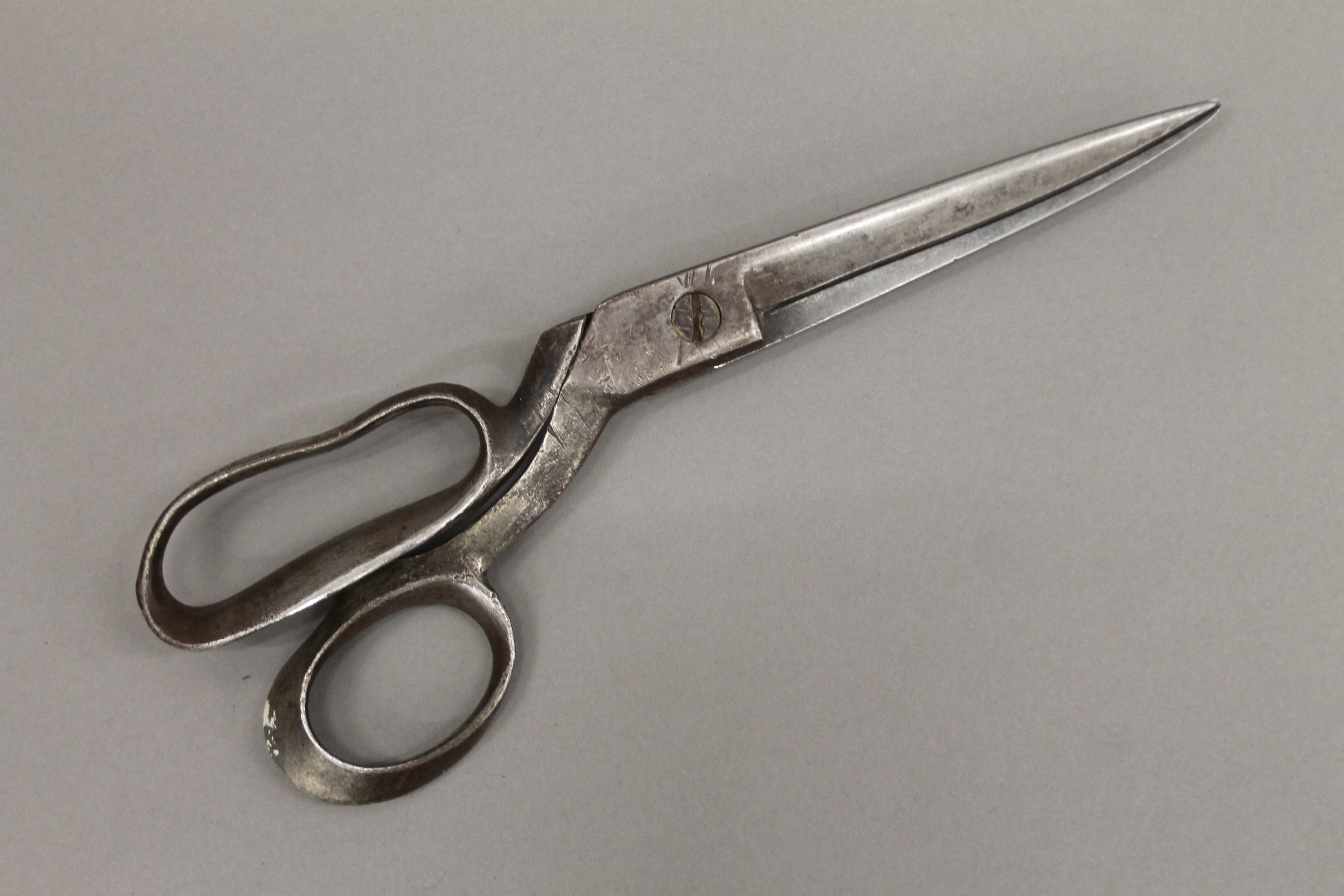 Three large tailors scissors and two pairs of bronze scissors. - Image 5 of 8