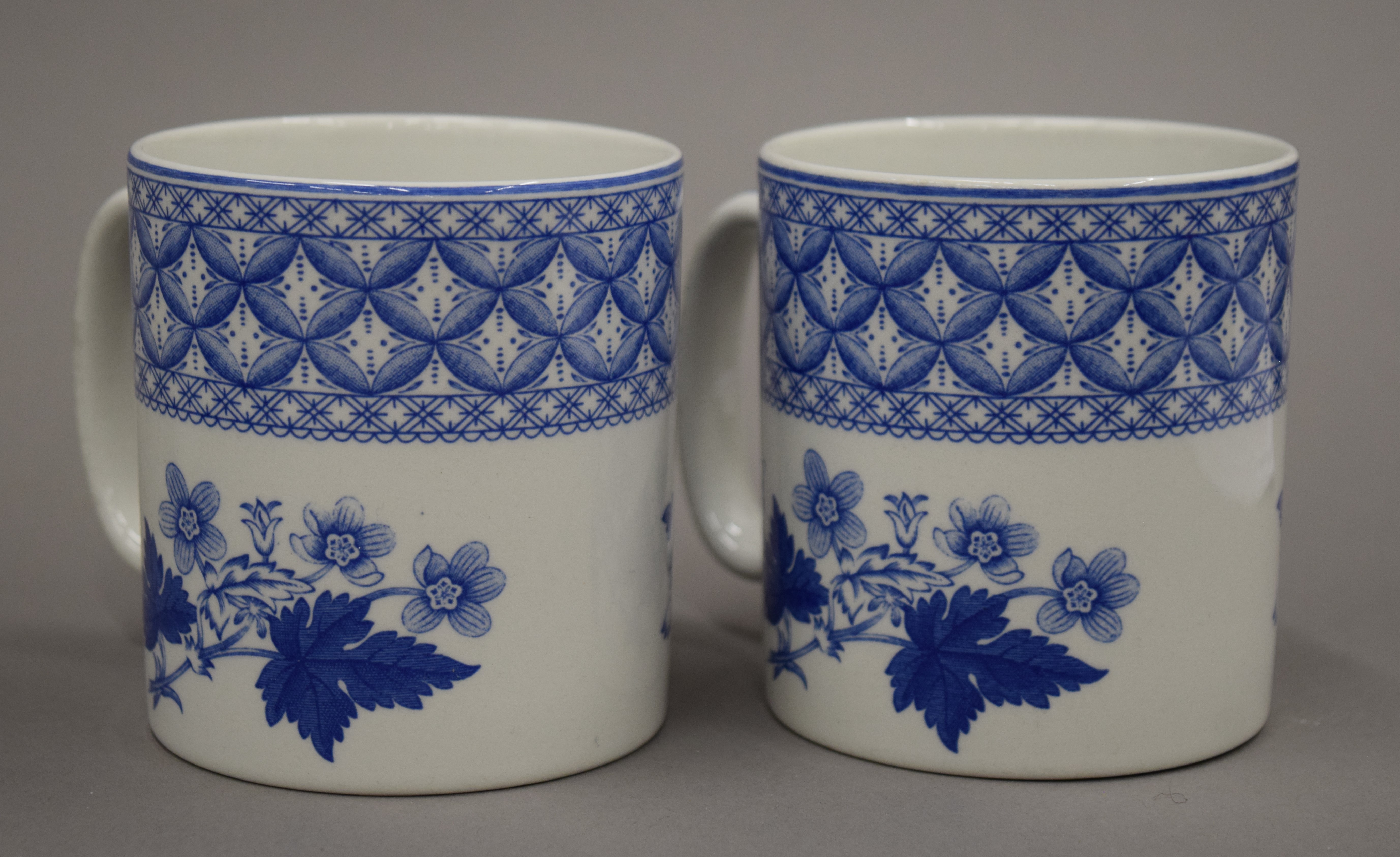 A small quantity of blue and white porcelain. - Image 7 of 15