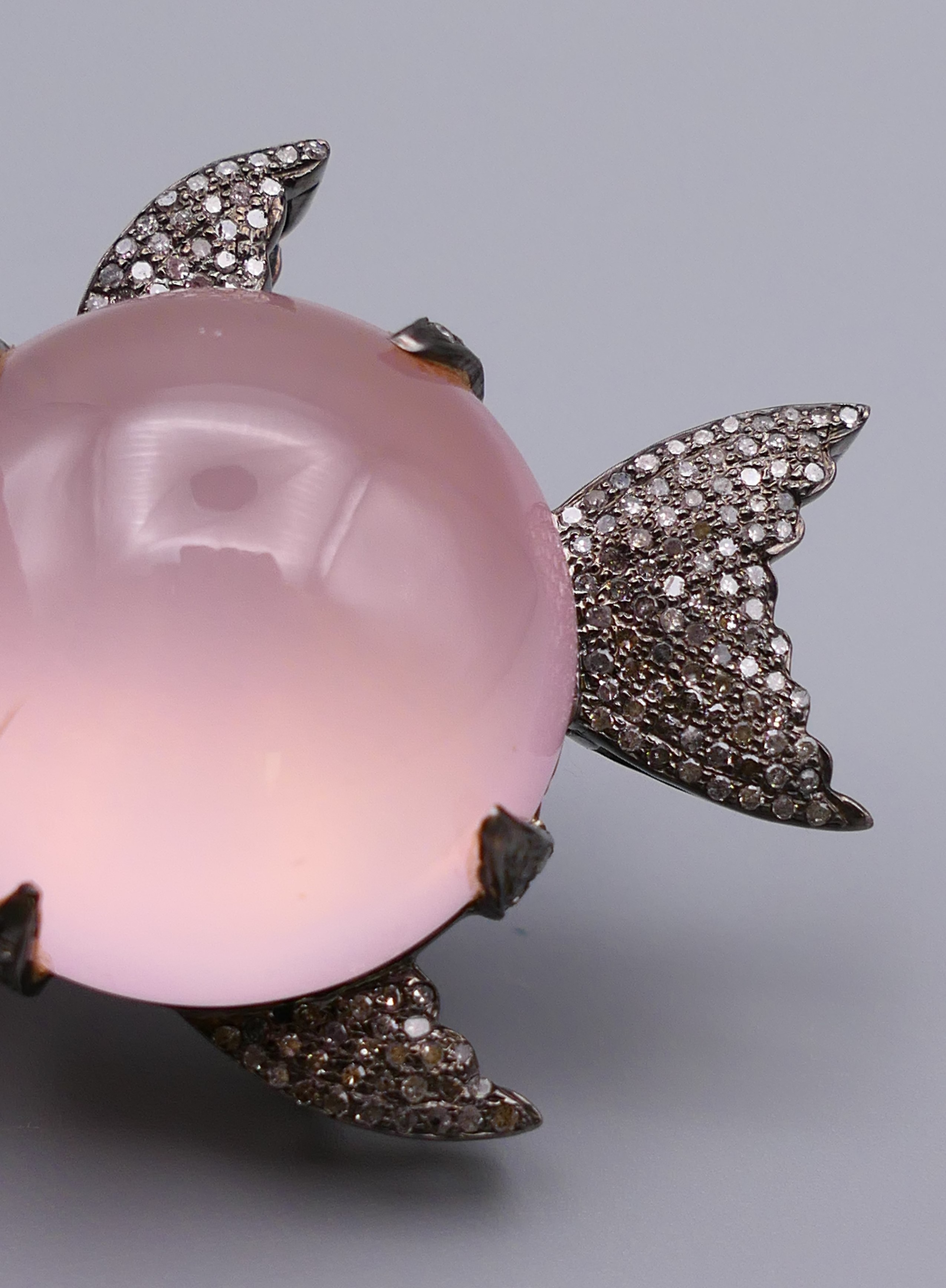A silver, diamond and rose quartz fish form brooch. 5 cm long x 4.5 cm high. - Image 5 of 8