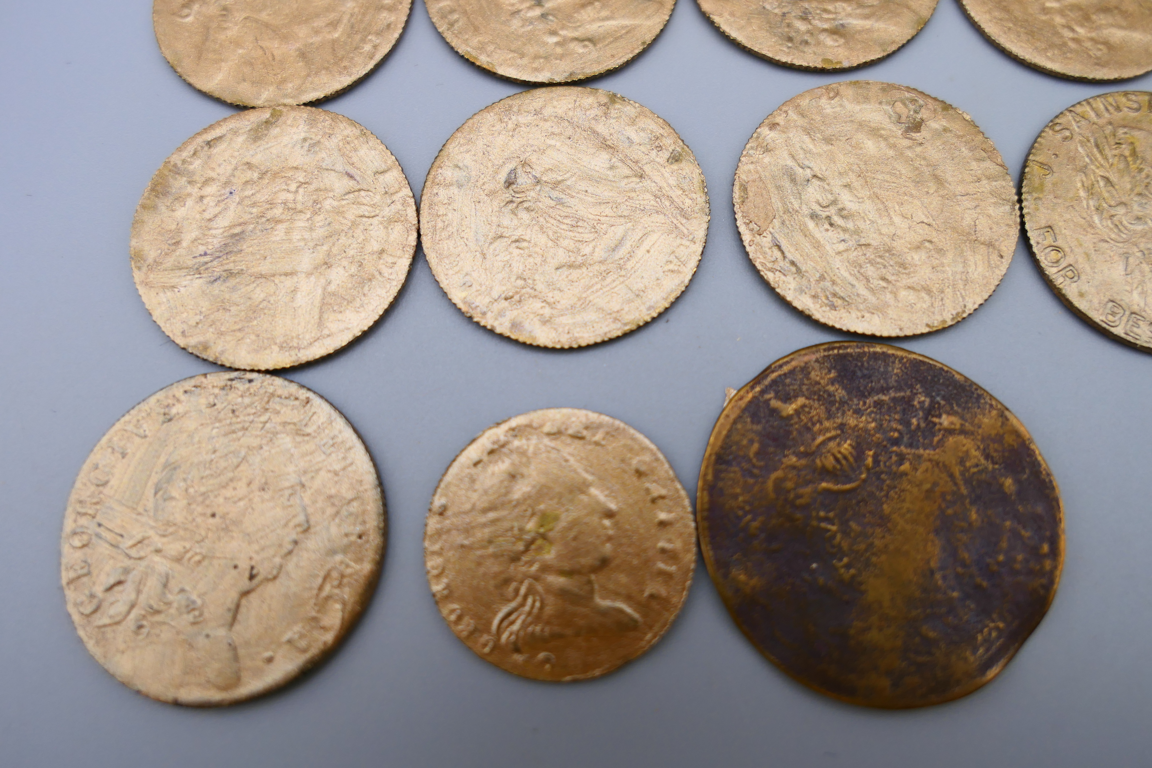 Nineteen gaming tokens. Mostly approximately 2.5 cm diameter. - Image 4 of 4