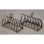 A pair of silver toast racks. 10 cm long. 120.8 grammes.